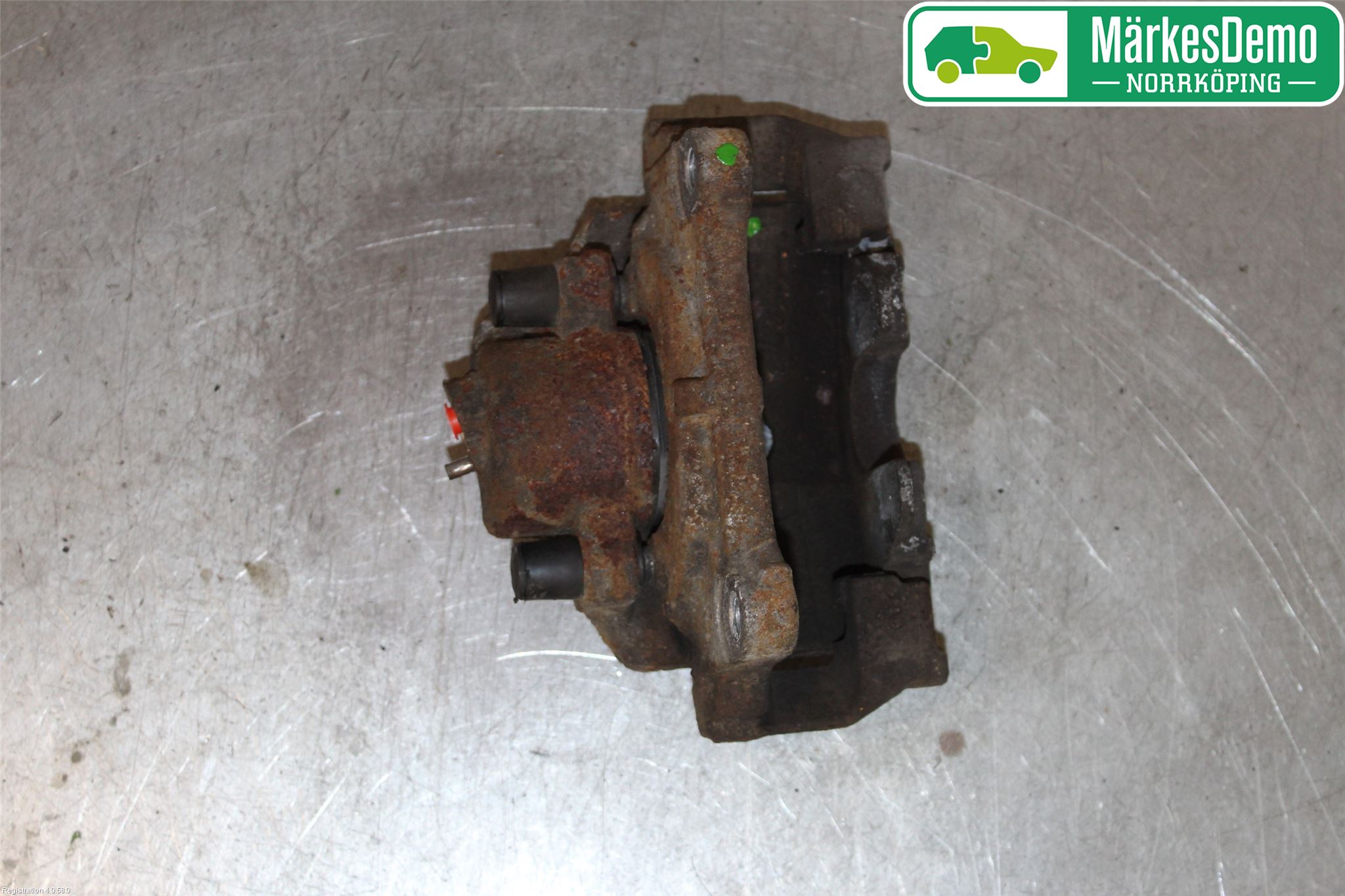 Volkswagen VW PASSAT 11-14 Bromsok Fram Höger