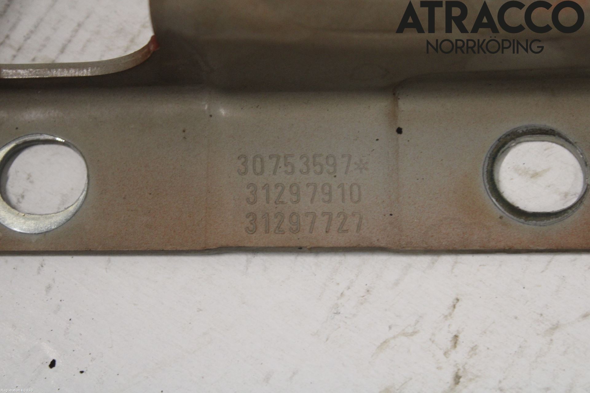 Volvo C30 10-13 Huvgångjärn