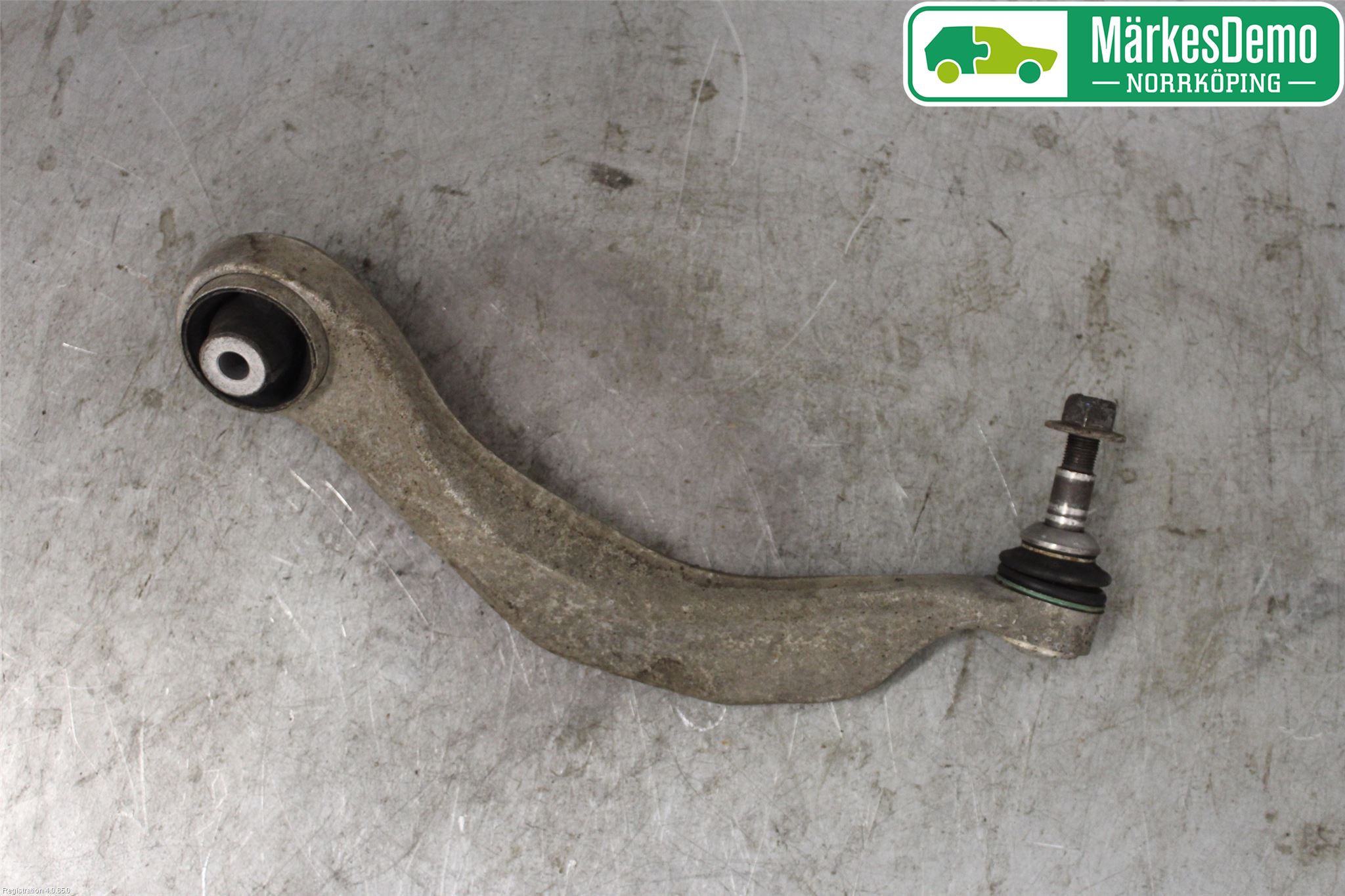 BMW 5 F10/F11/F18 09-17 Bärarm Fram Undre Vä