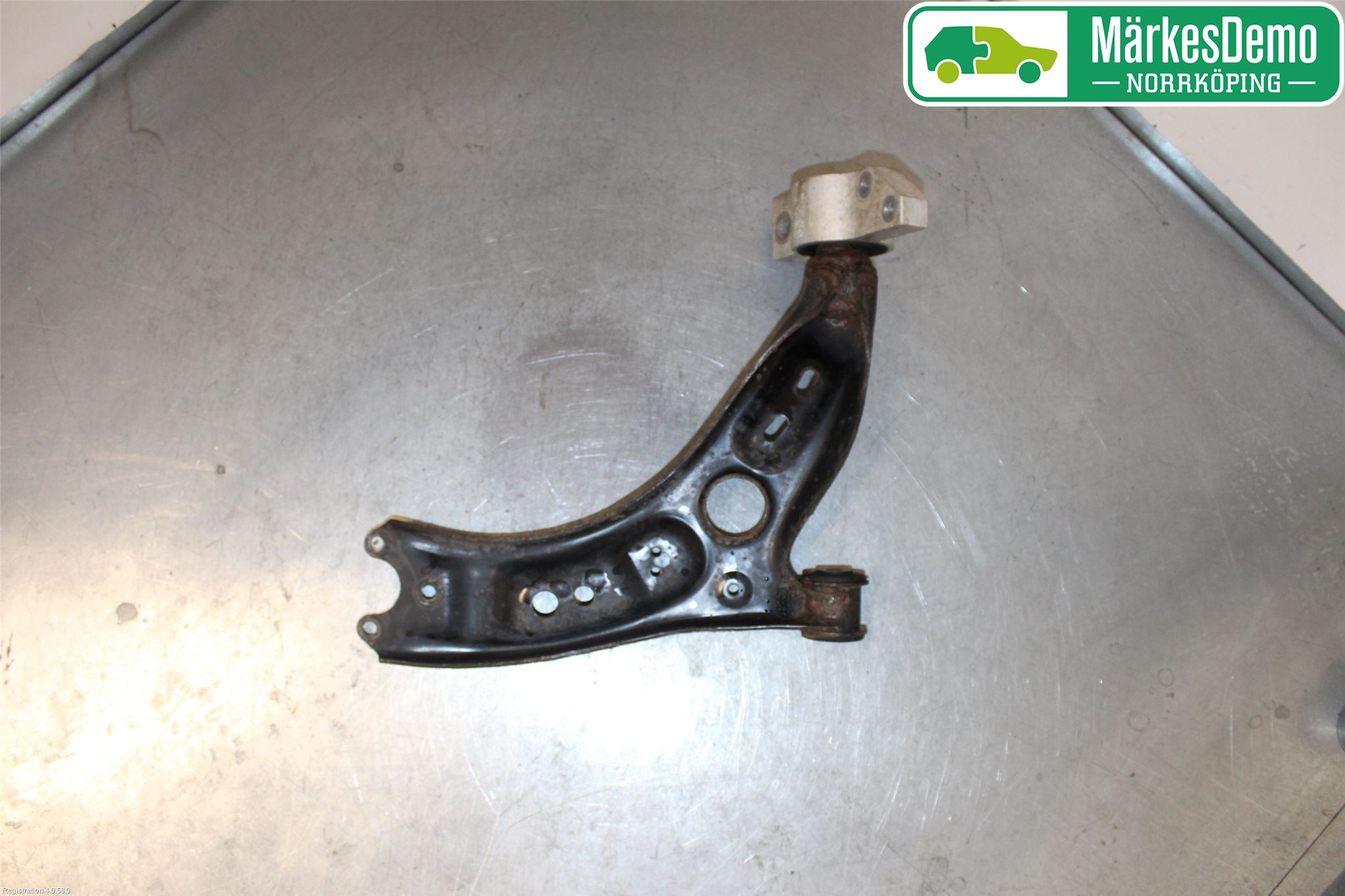Volkswagen VW GOLF VI 09-13 Bärarm Fram Undre Vä