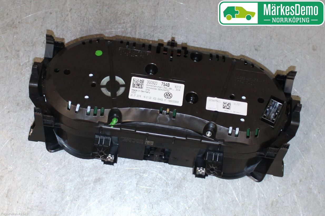 Volkswagen VW PASSAT 15-19 Instrument Komb