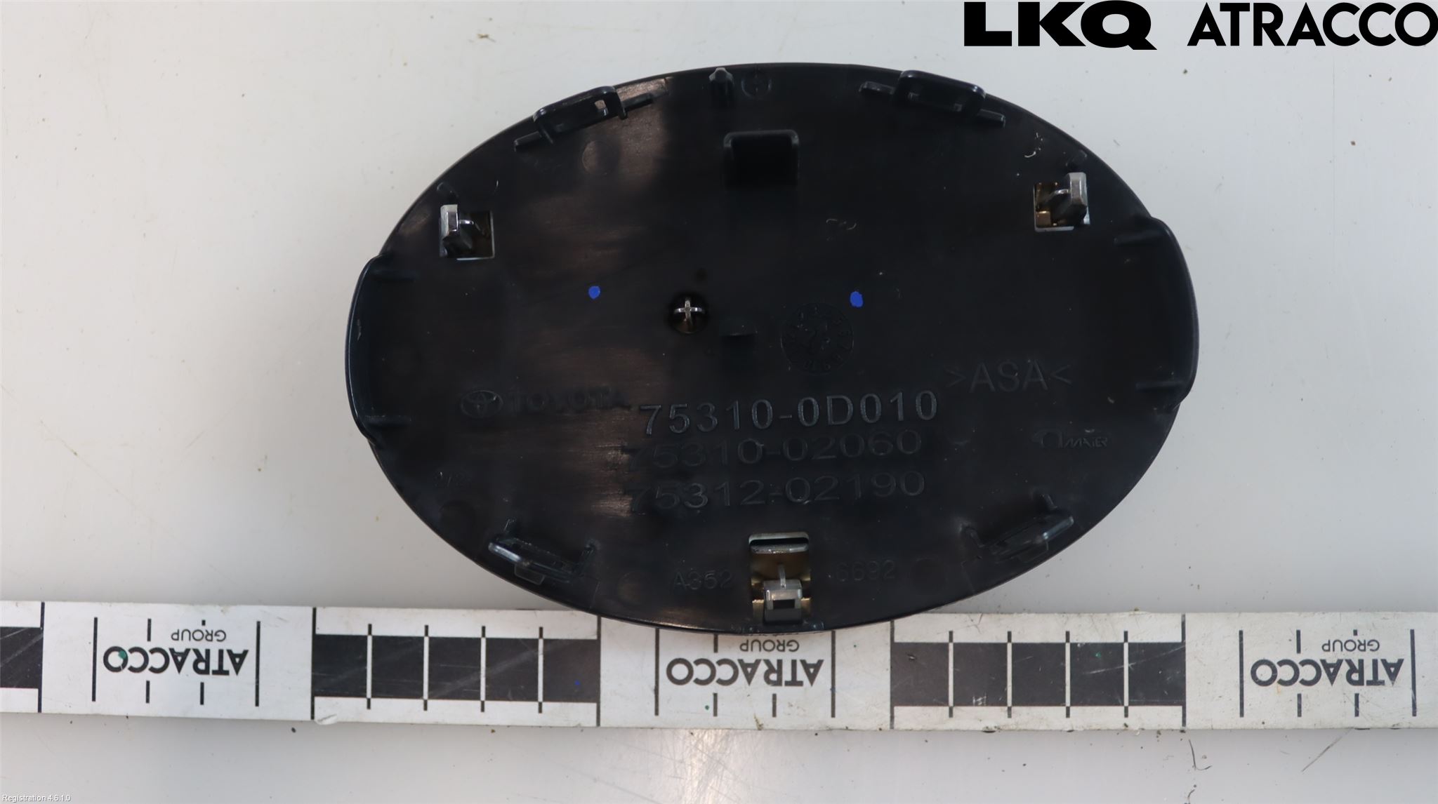 Toyota YARIS CROSS XP21 21- Emblem