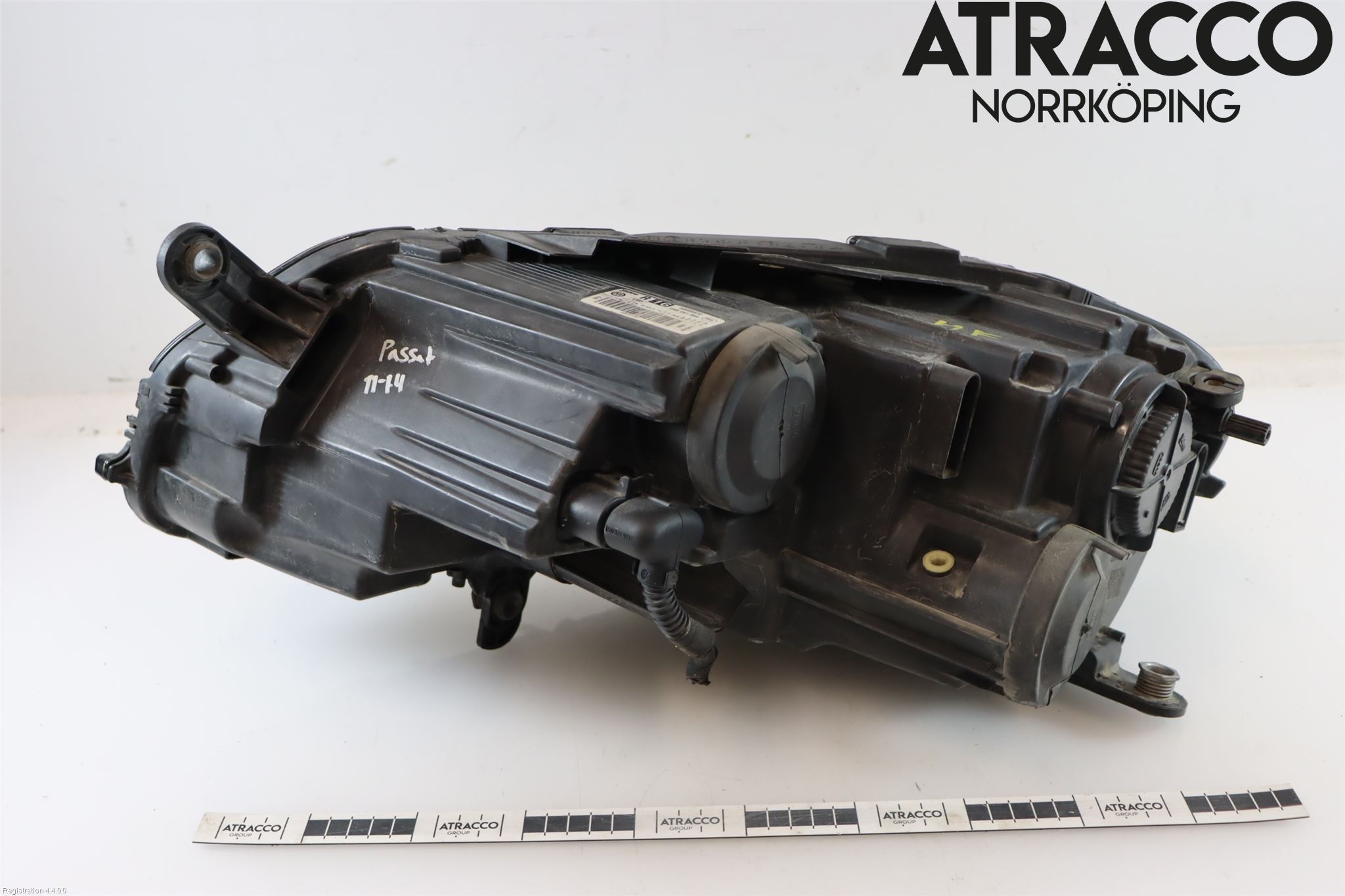 Volkswagen VW PASSAT 11-14 Strålkastare Höger