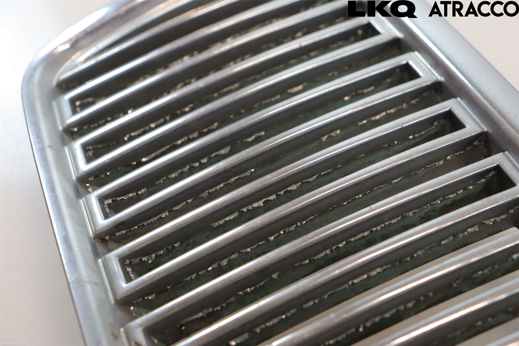 Volvo S70/V70/XC  97-00 Grill Komp