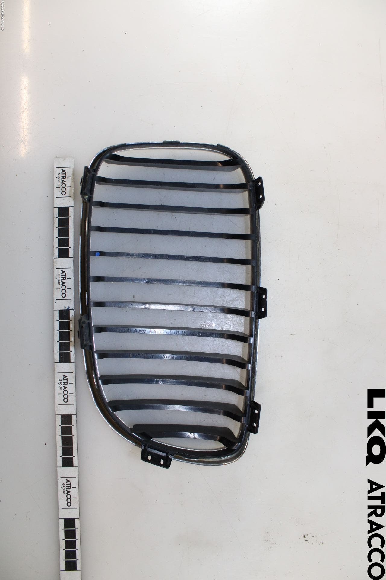 BMW 1 E87/81 5D/3D 03-11 Grilldel Höger