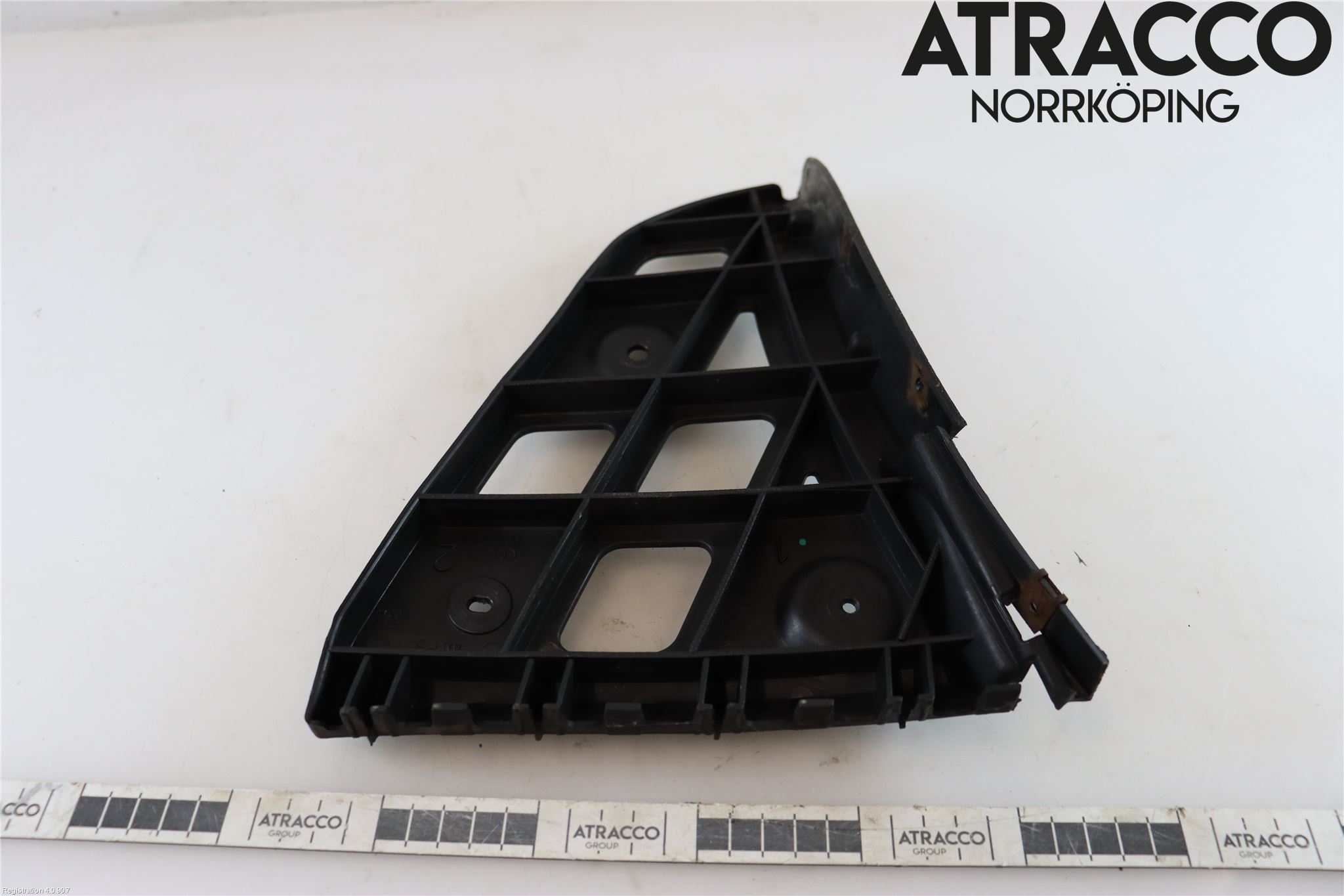 Audi A4/S4 01-05 Stötfångarfäste Bak Vä