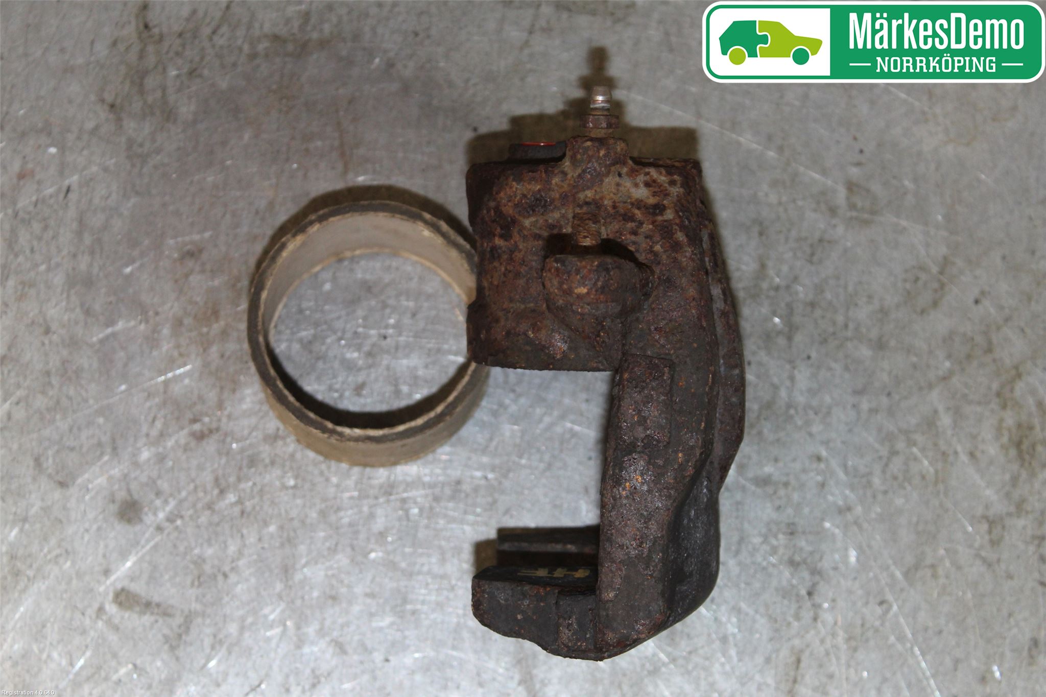 Toyota AVENSIS 03-06 Bromsok Fram Höger