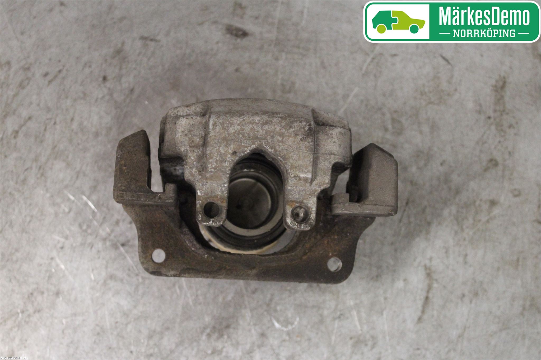 BMW 5 F10/F11/F18 09-17 Bromsok Fram Höger