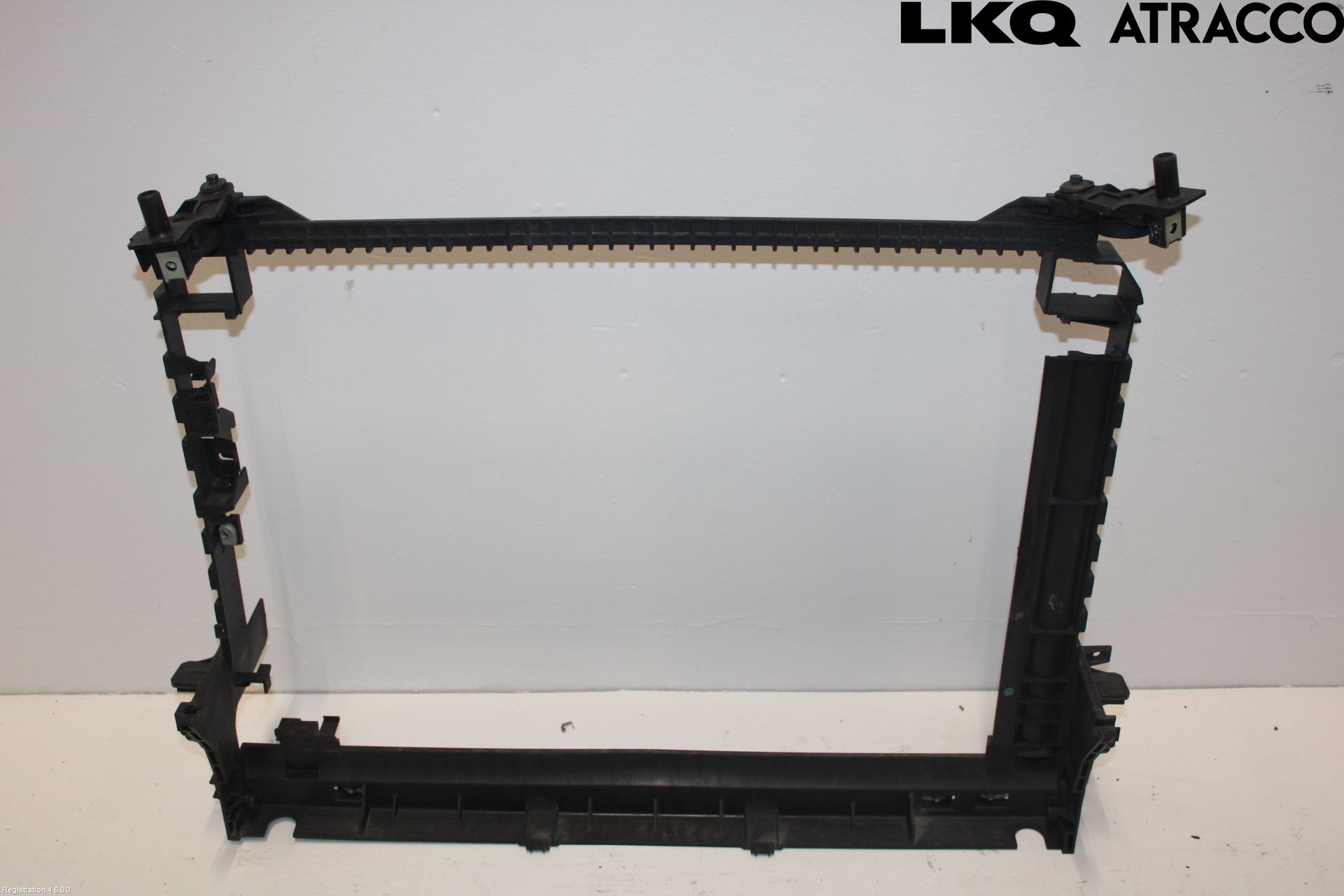 Jaguar F-PACE Kylarfäste-Ram-Balk