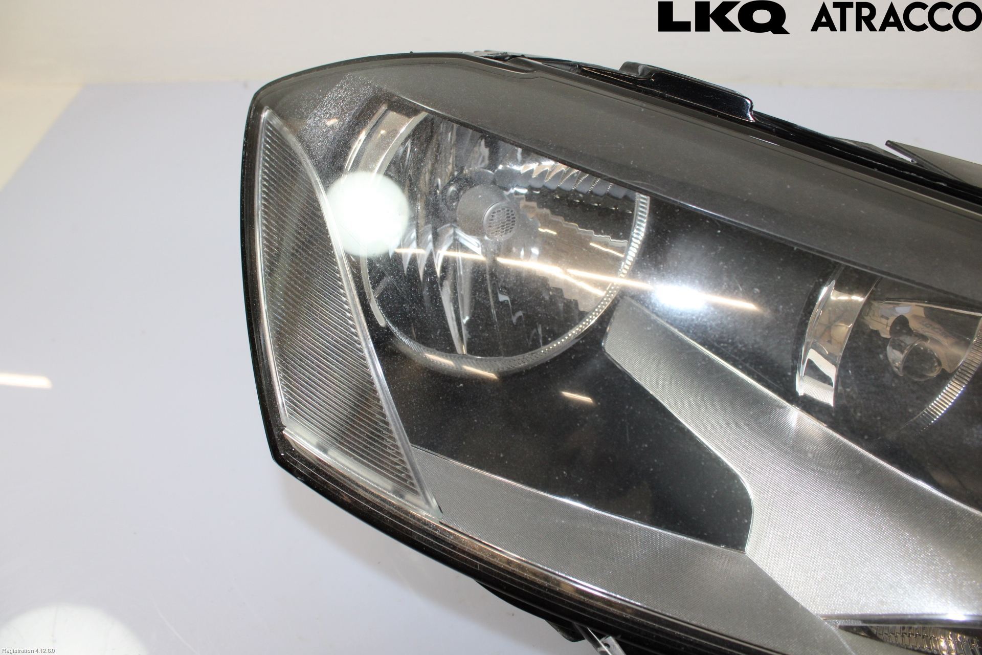 Volkswagen VW PASSAT 11-14 Strålkastare Höger