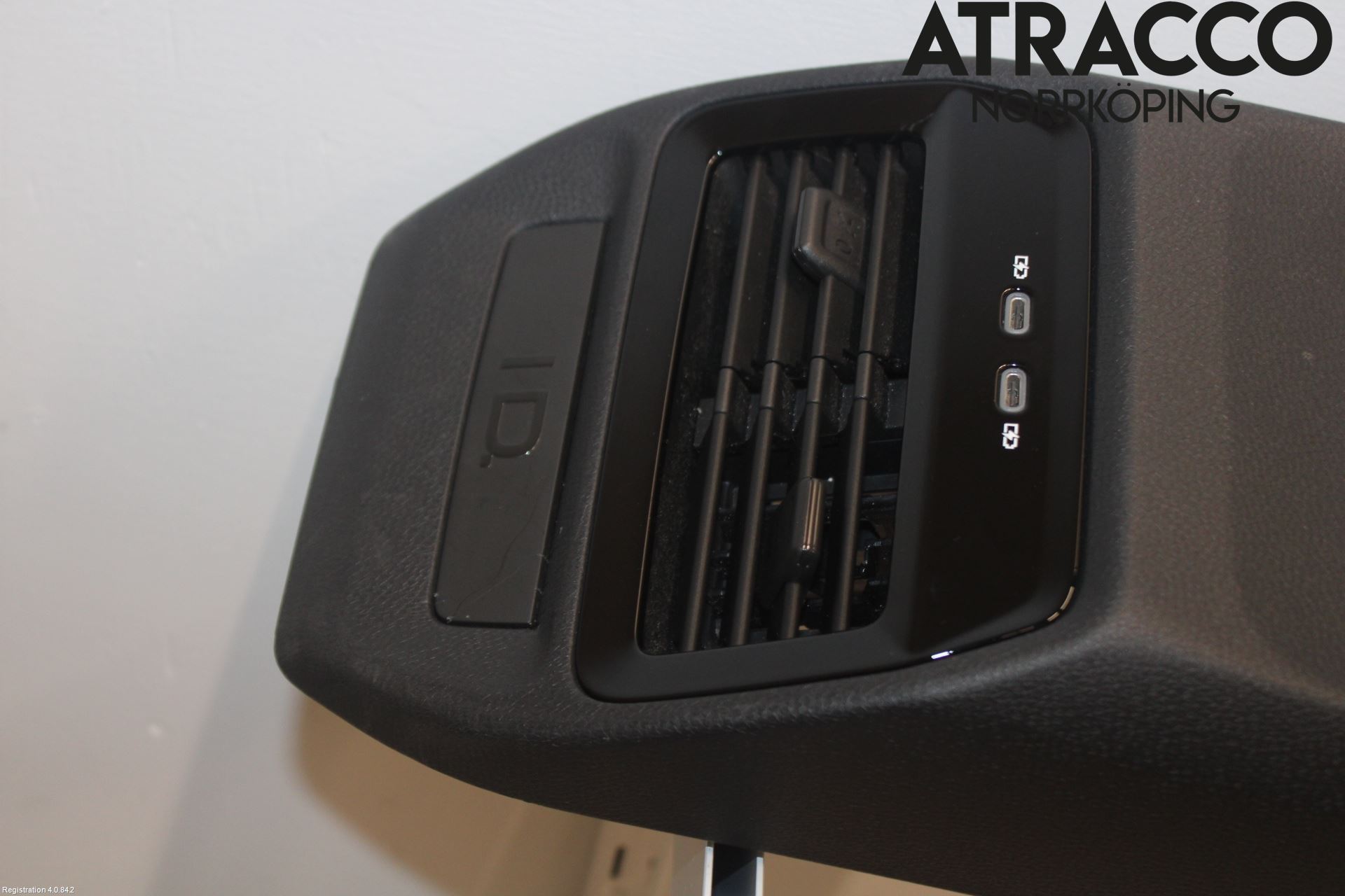Volkswagen VW ID.4 21- Instrumentkonsoll Mitt