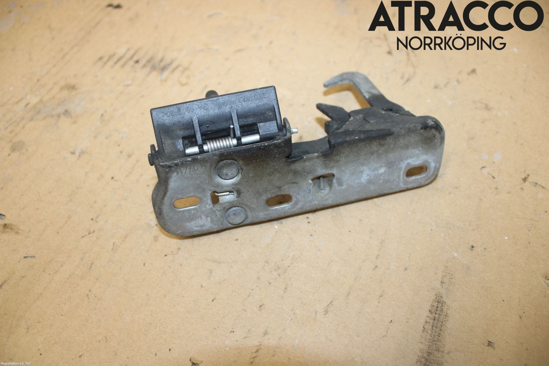 Volkswagen VW GOLF VI 09-13 Huv Spärr