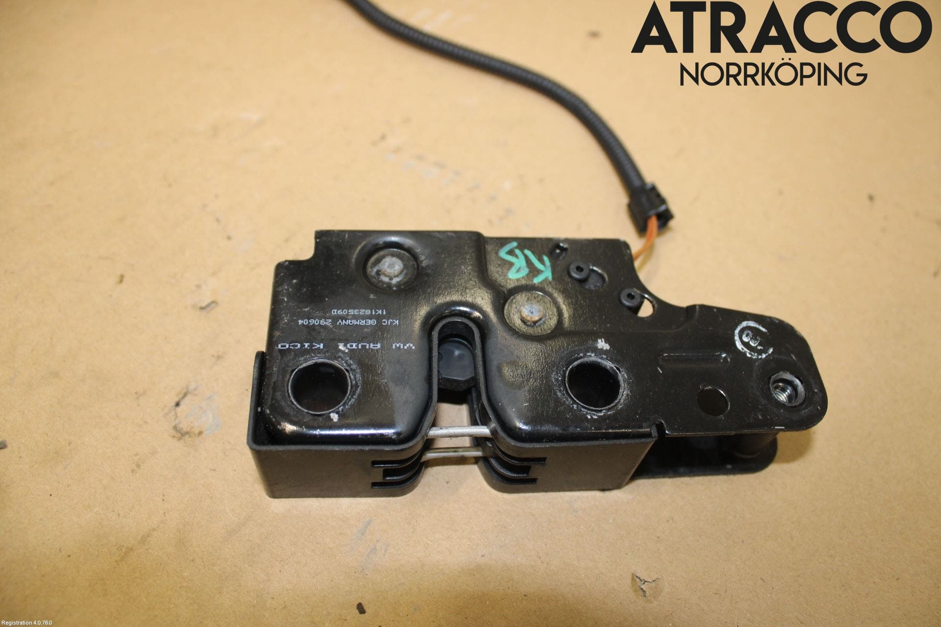 Volkswagen VW GOLF V 04-09 Huvlås