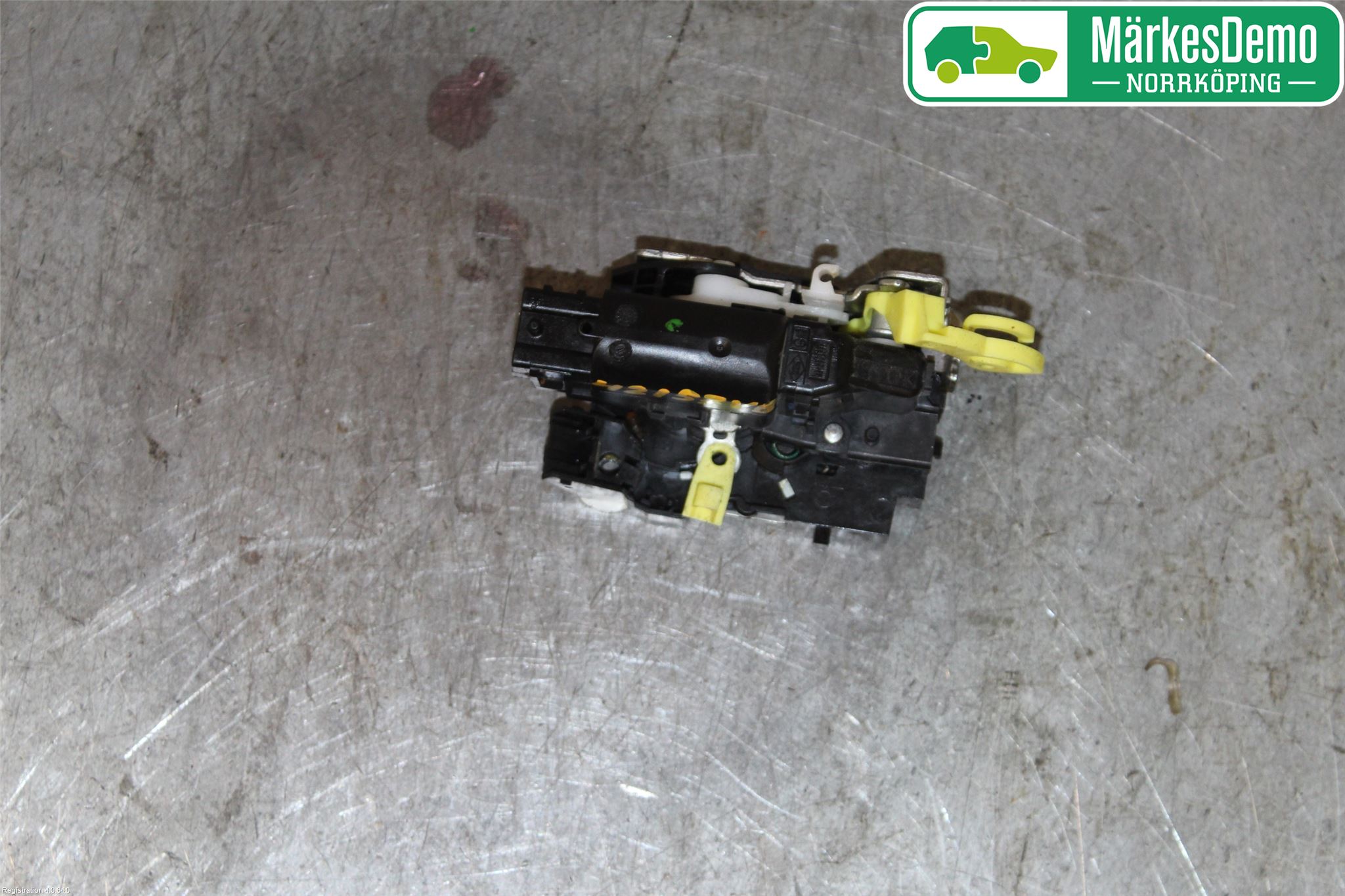 Dacia DUSTER 10-17 Låskista-Dörrlås