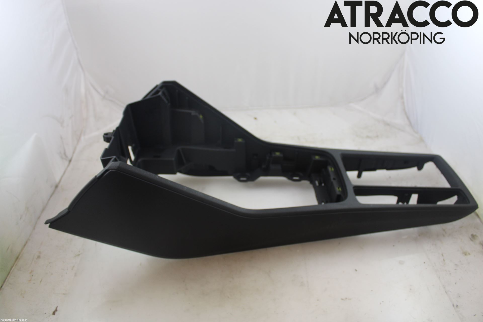 Audi Q3 F3 19- Instrumentkonsoll Mitt