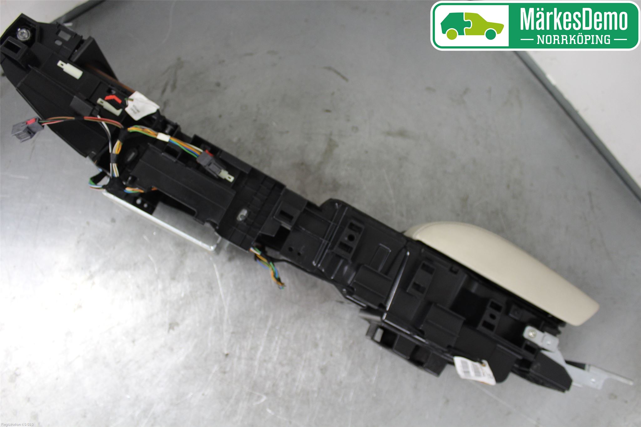 Jaguar XK/XKR 06-14 Instrumentkonsoll Mitt