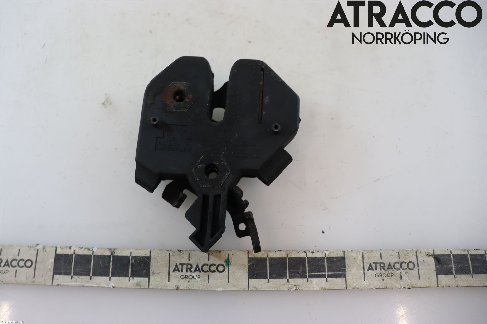 Volvo XC70 05-07 Huvlås