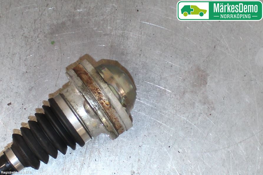 Volkswagen VW CADDY 16-20 Drivaxel Fram Vänster