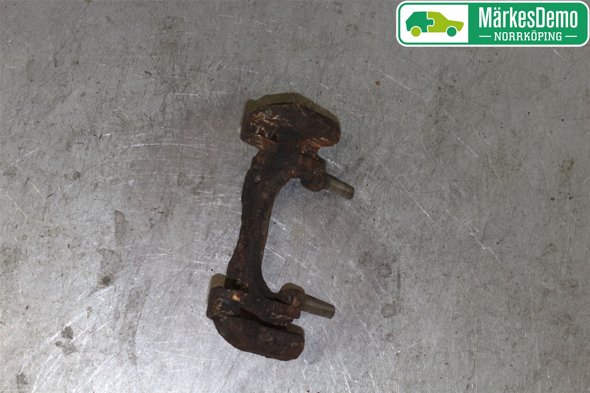 Ford FOCUS     04-07 Bromsokshållare