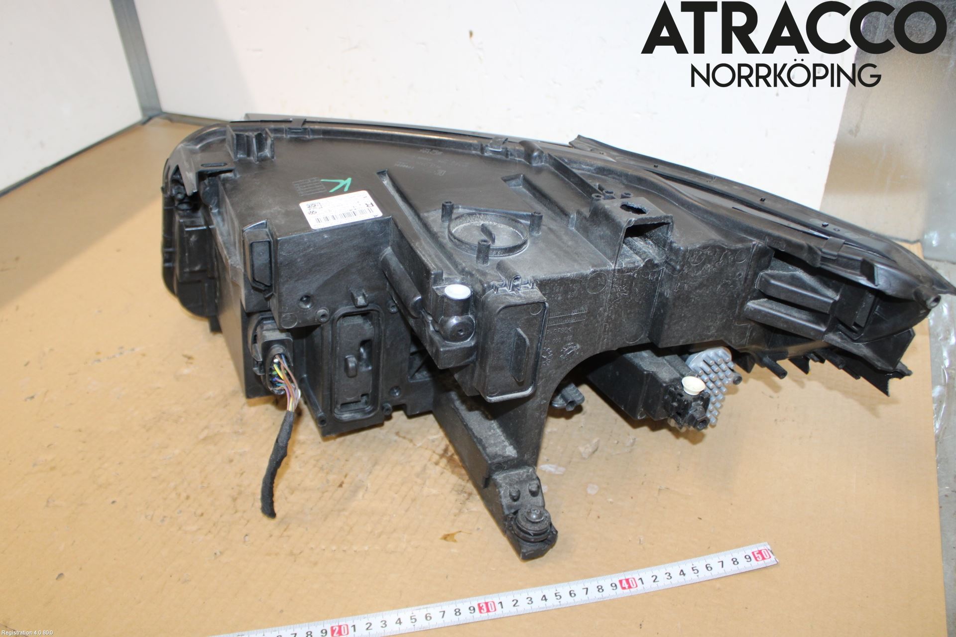 Volkswagen VW TIGUAN 16-24 Strålkastare Höger