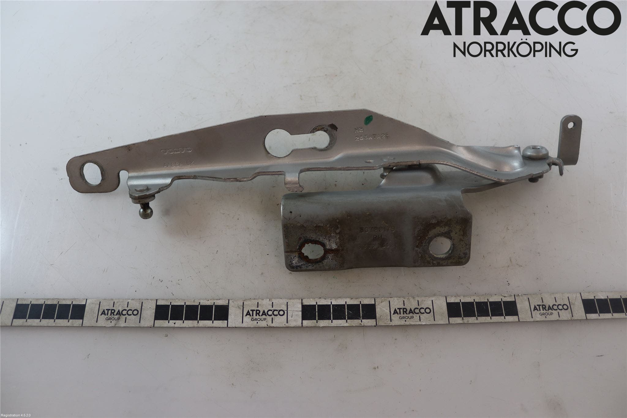 Volvo V60 11-13 Huvgångjärn