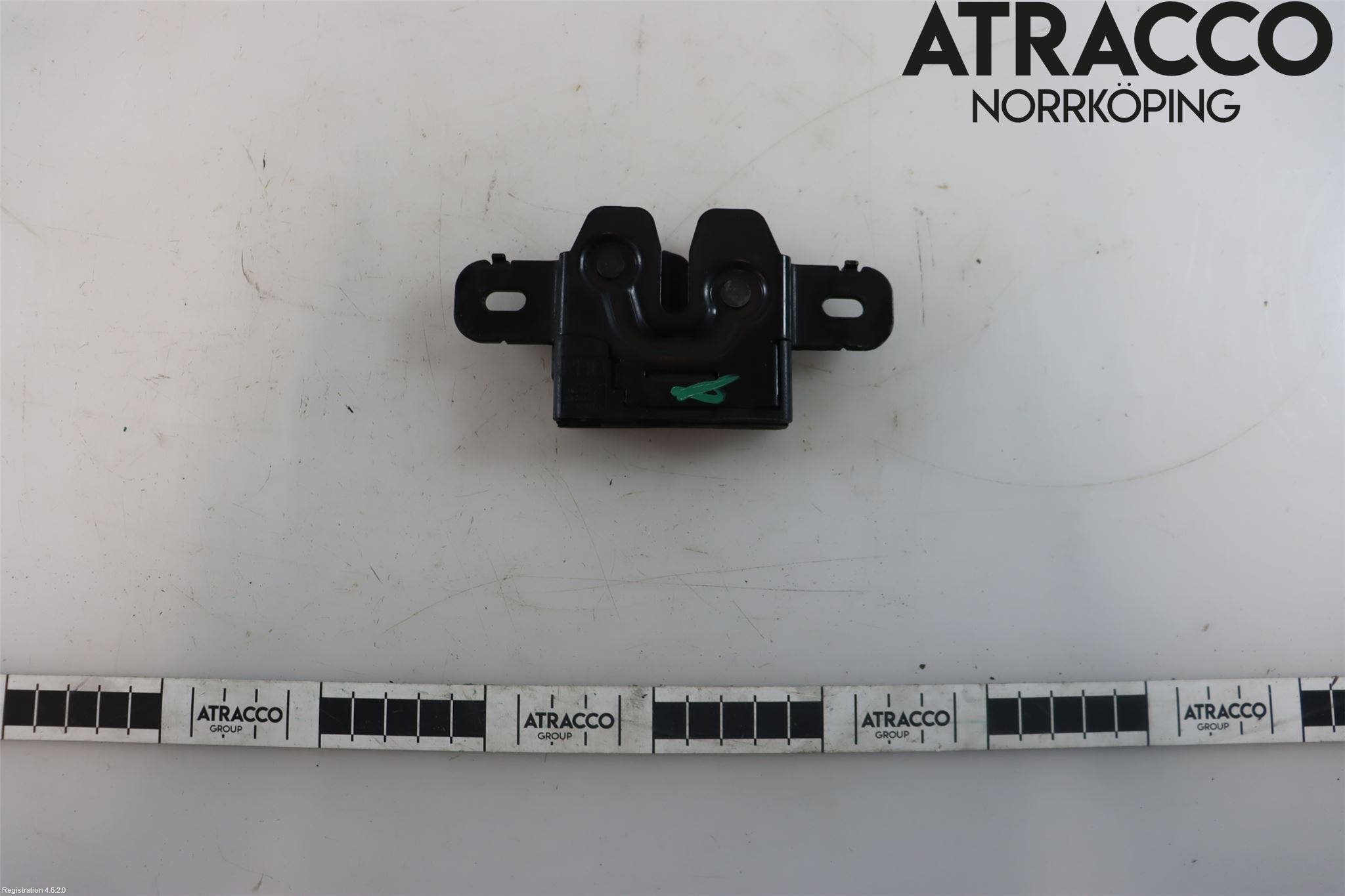 Volvo V70 08-13 Huvlås