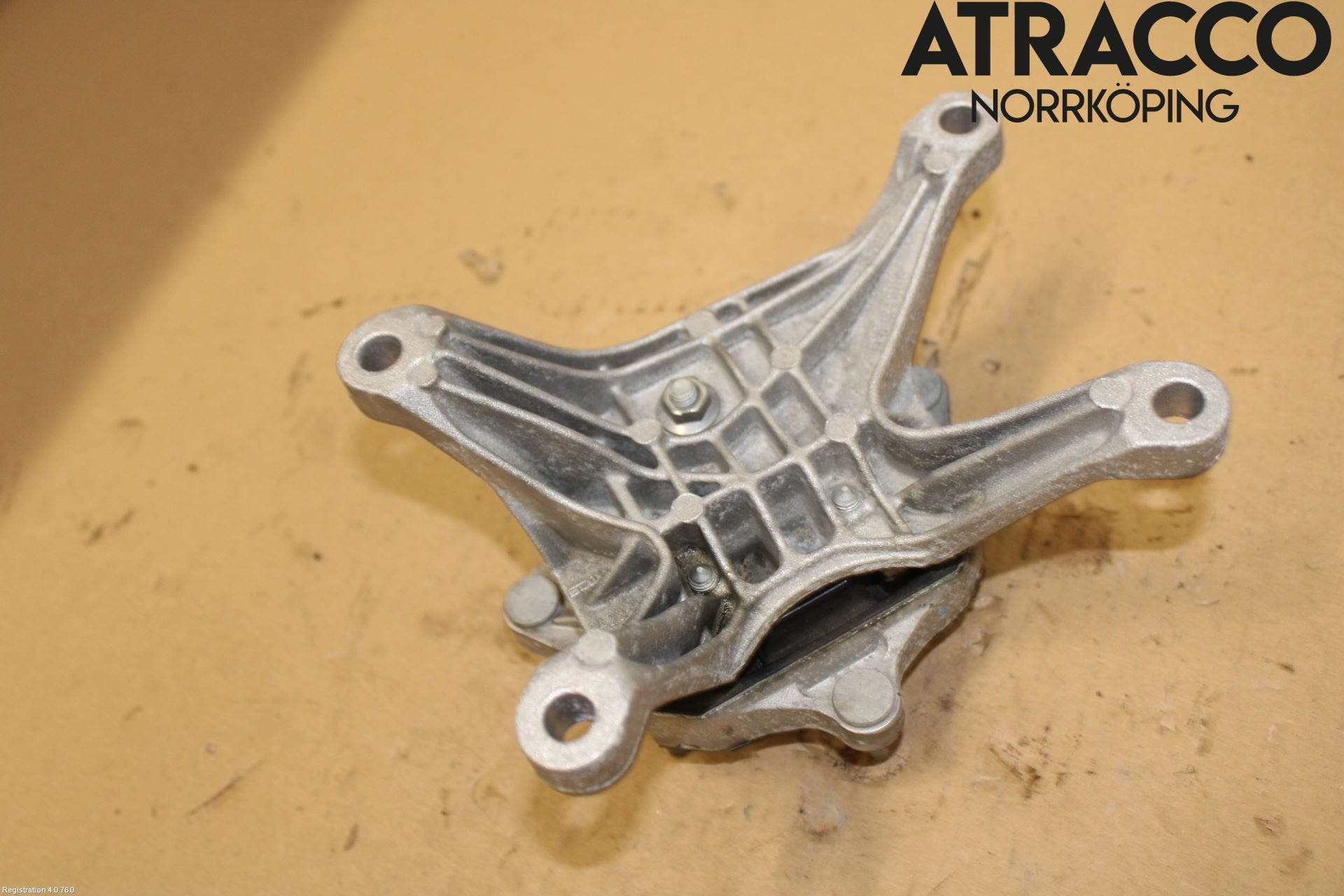 Audi A6 F2/C8 19- Växellådsfäste