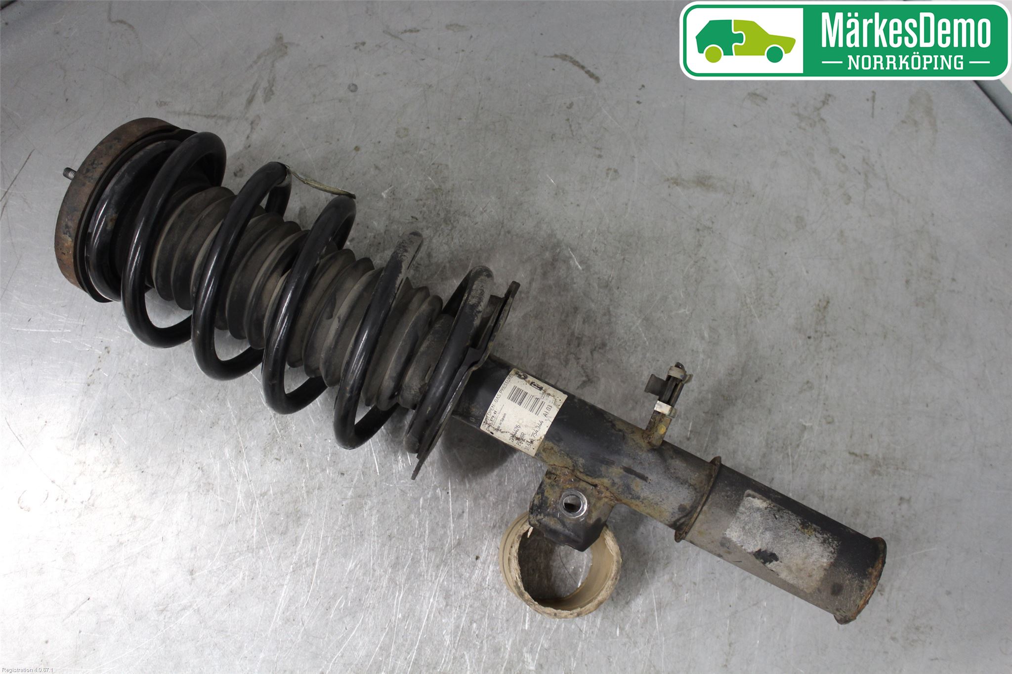 BMW X5 E53     99-06 Fjäderben Fram Höger