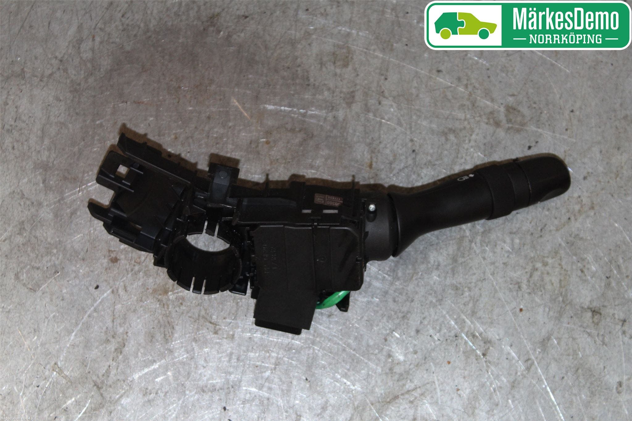 Toyota YARIS XP130 12-14 Spakcentral