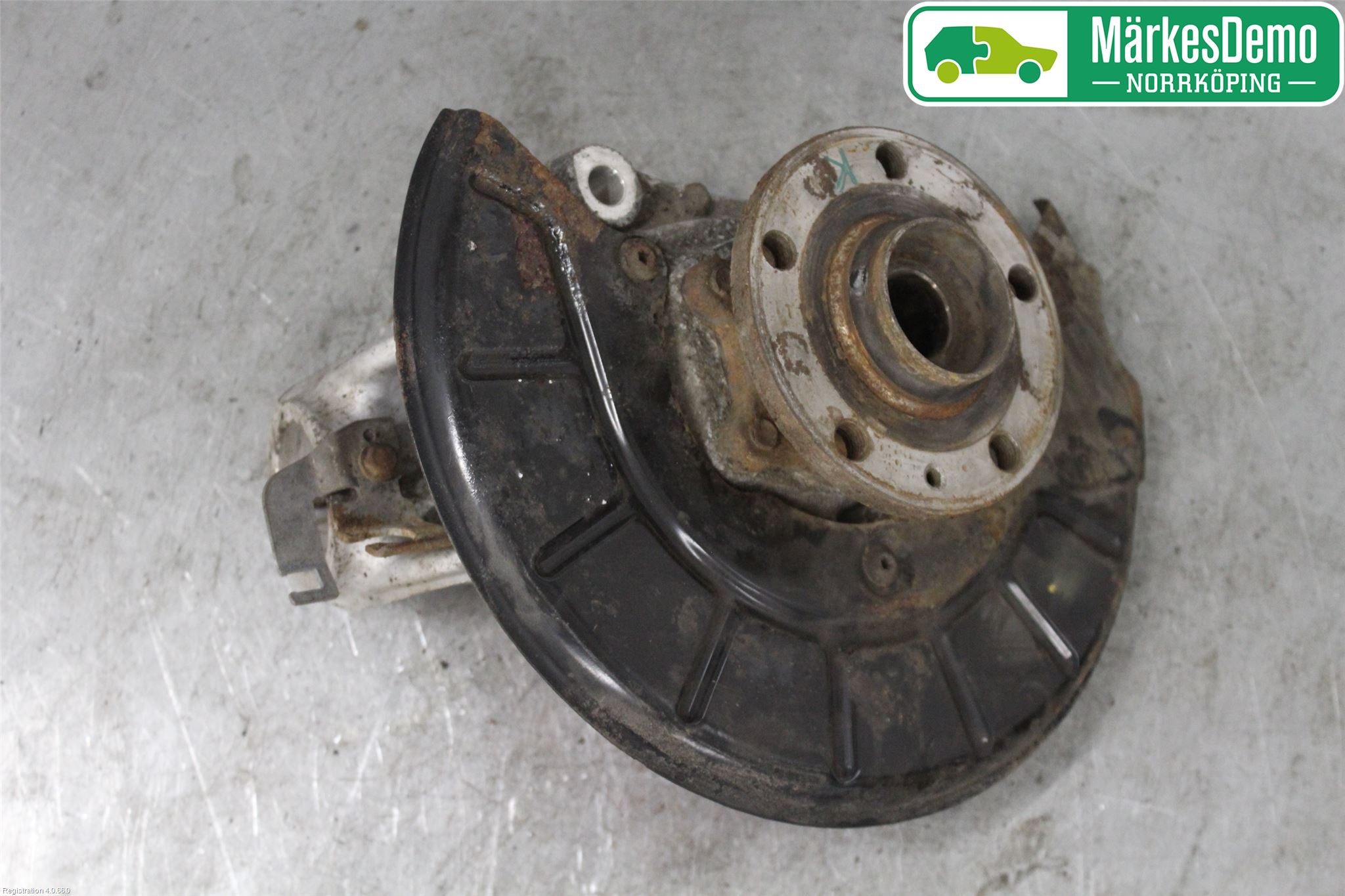Volkswagen VW PASSAT 11-14 Styrspindel Lagerhus Hö