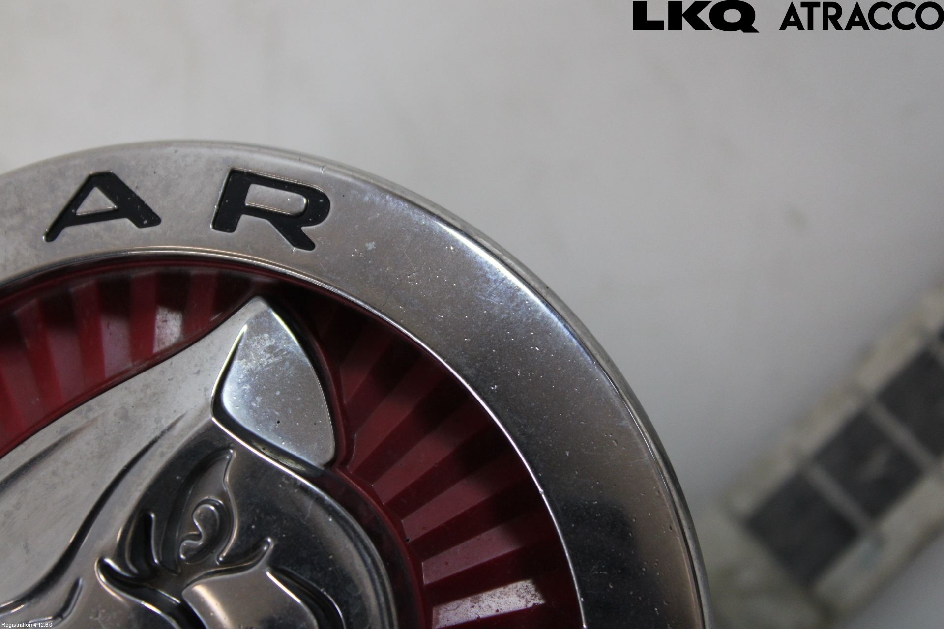Jaguar E-PACE 17- Emblem