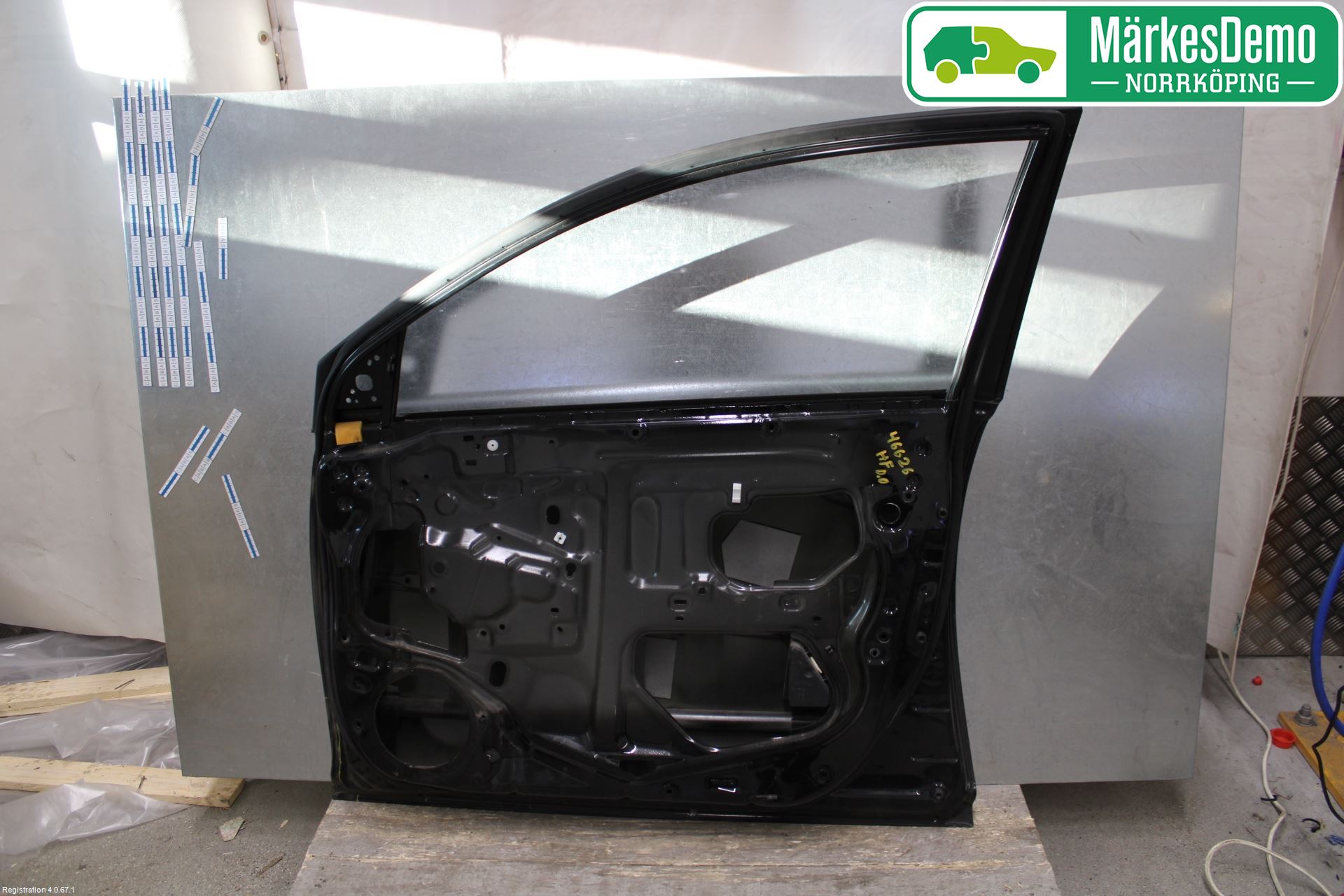 Toyota AVENSIS 03-06 Dörr Fram Höger