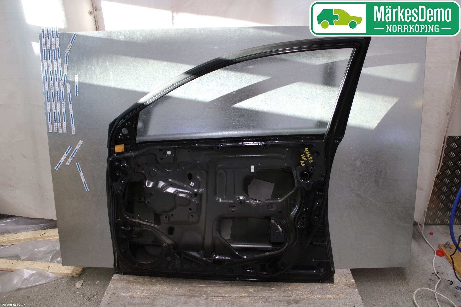 Toyota AVENSIS 03-06 Dörr Fram Höger