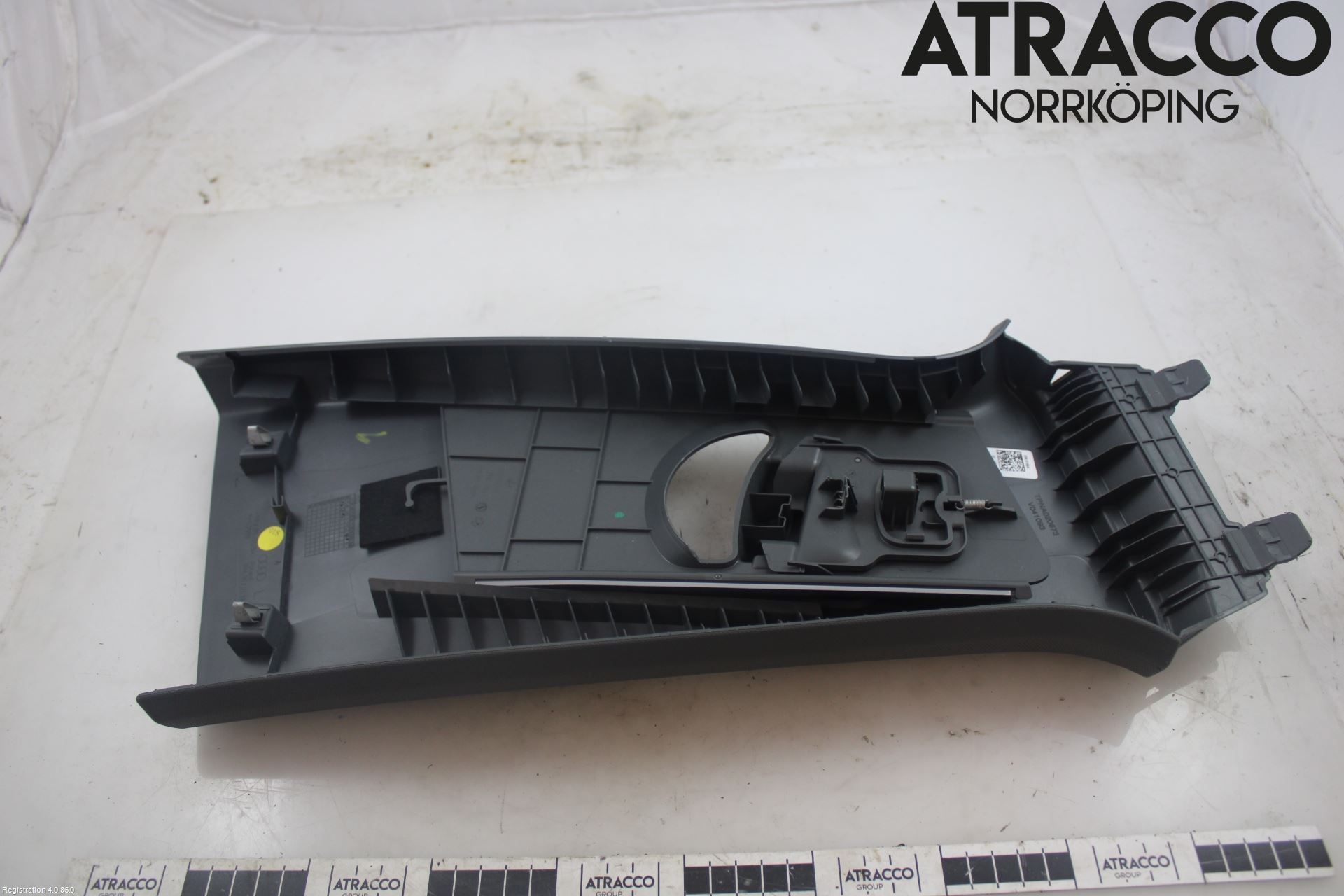 Audi Q4 E-TRON FZ 22- Inr Plastd A-B-C Stolpe
