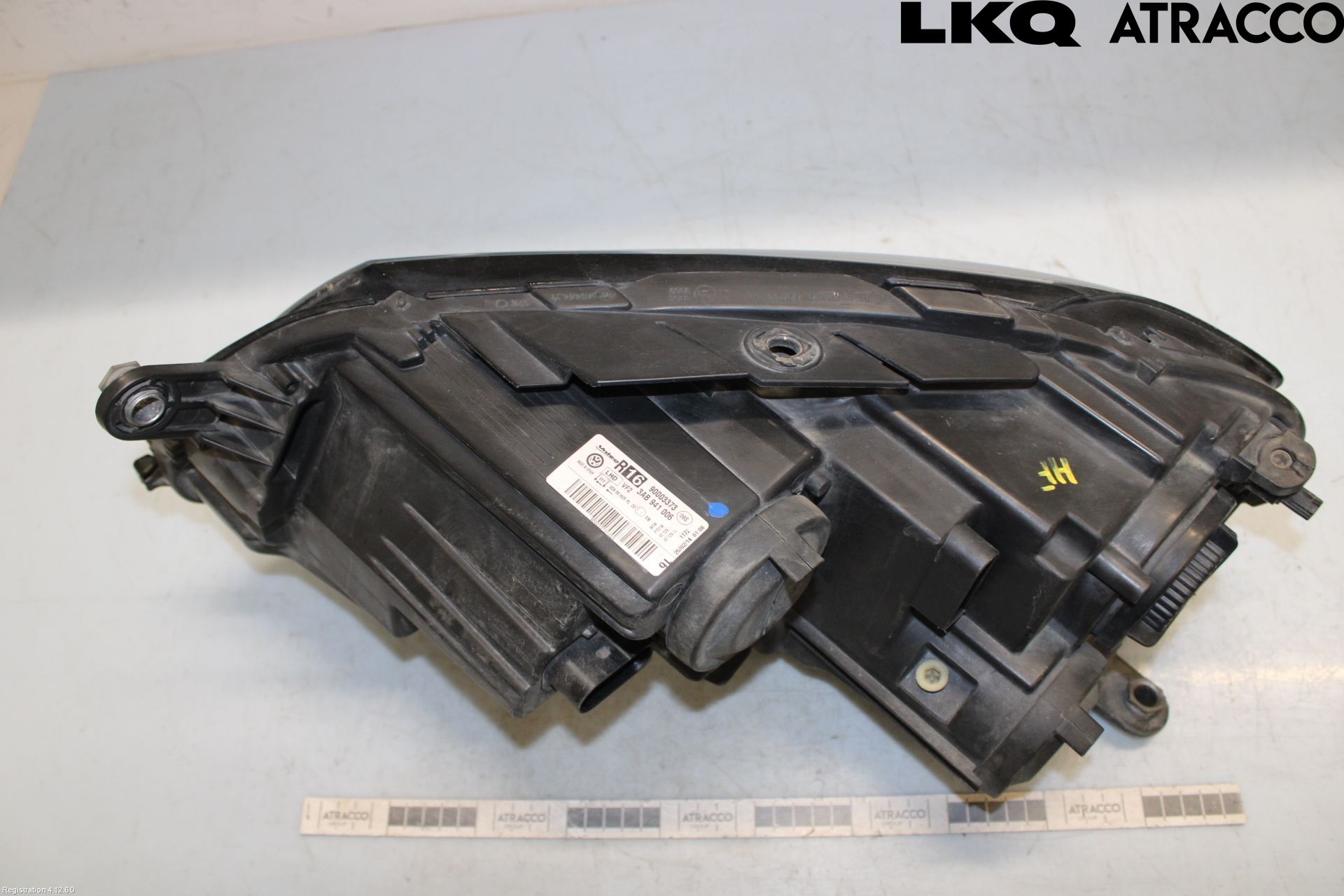 Volkswagen VW PASSAT 11-14 Strålkastare Höger