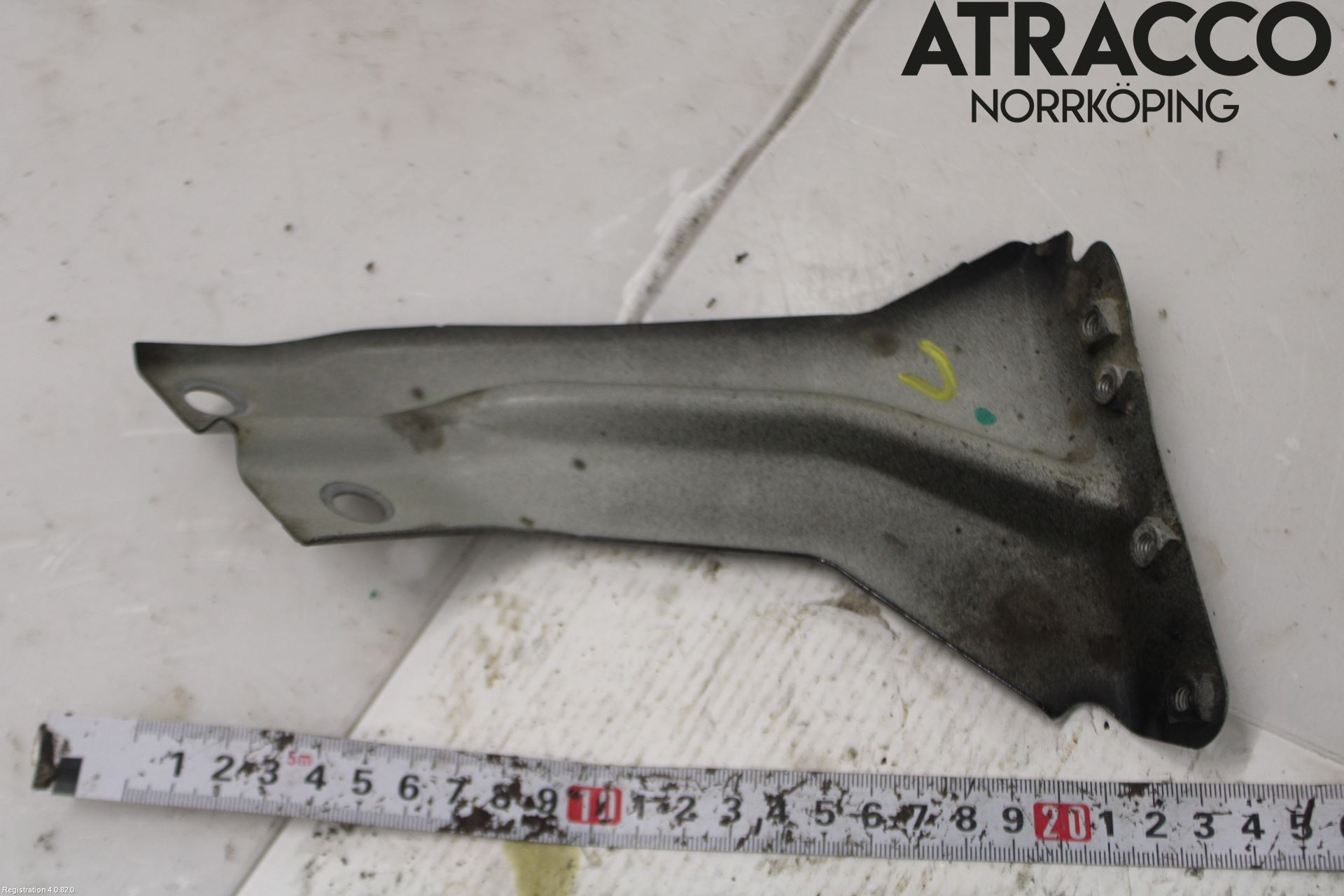 Audi A1/S1 11-18 Skärmfäste Fram Vä