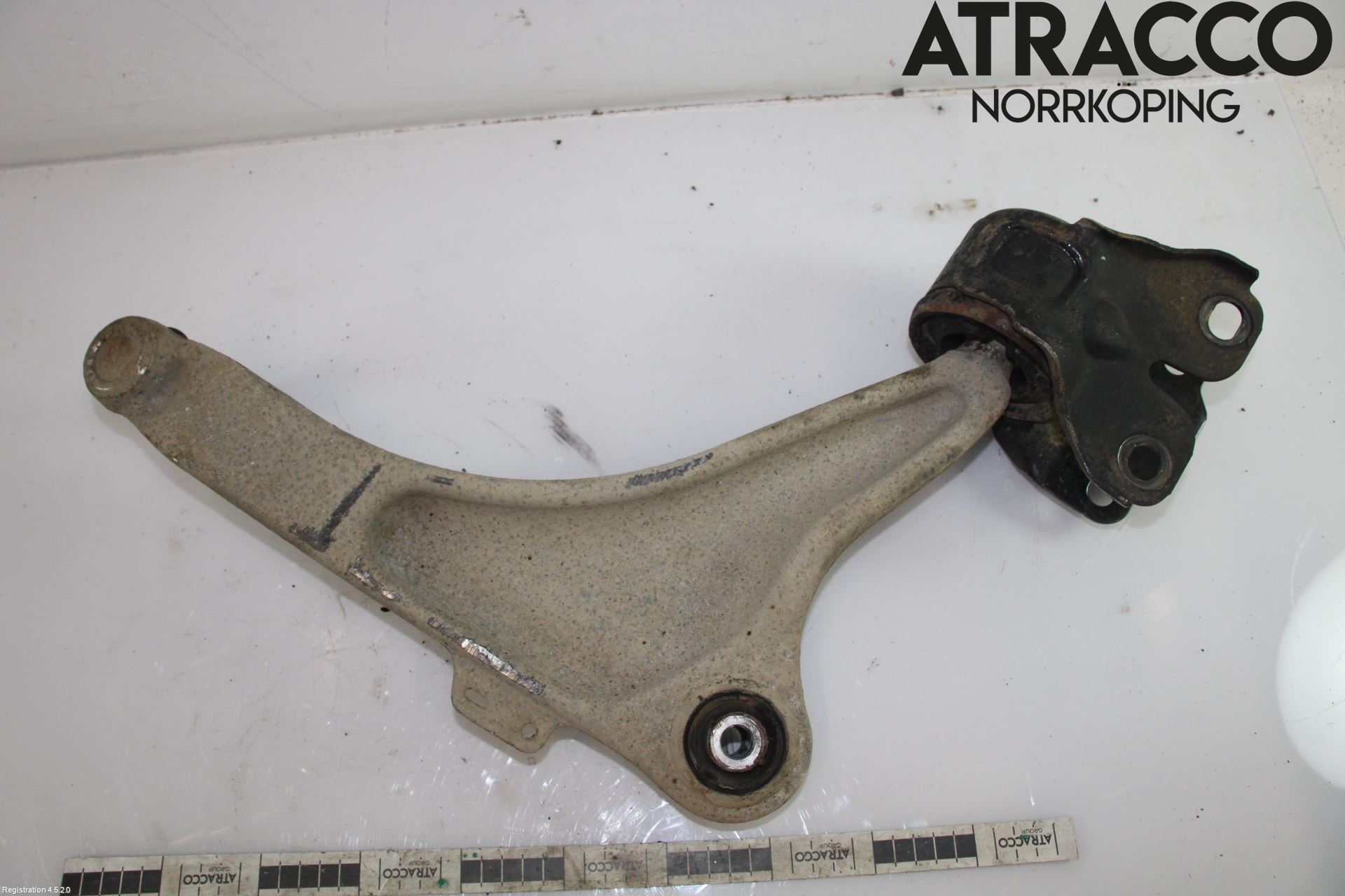 Volvo V70 14-16 Bärarm Fram Undre Vä