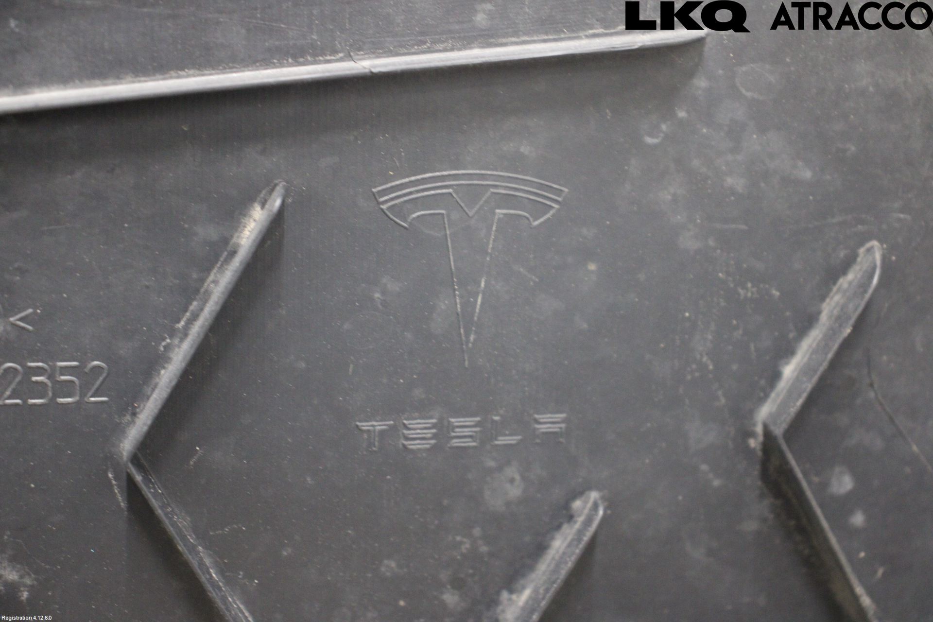 Tesla MODEL X 16- Hasplåt Plåt-Plast