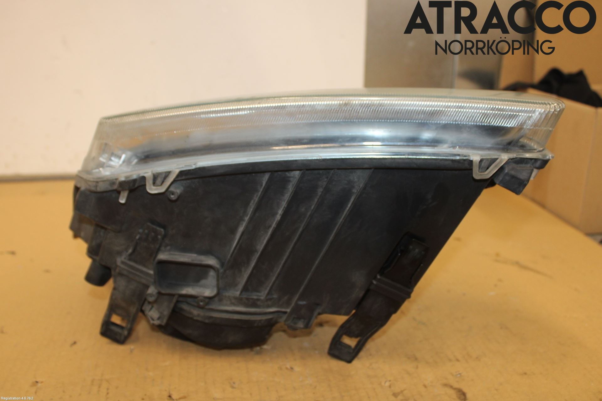 Ford FOCUS     04-07 Strålkastare Höger