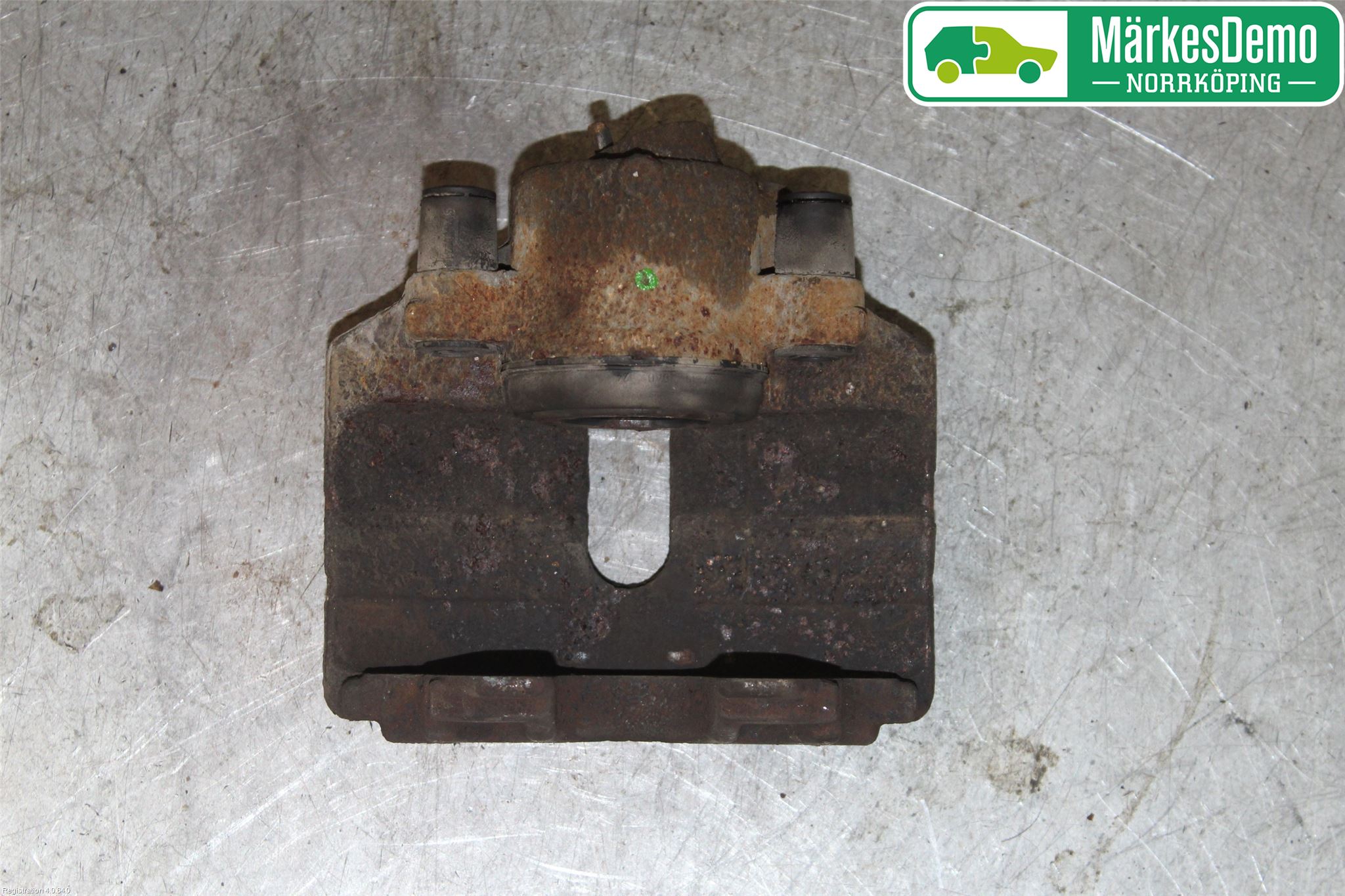 Volkswagen VW PASSAT 11-14 Bromsok Fram Höger
