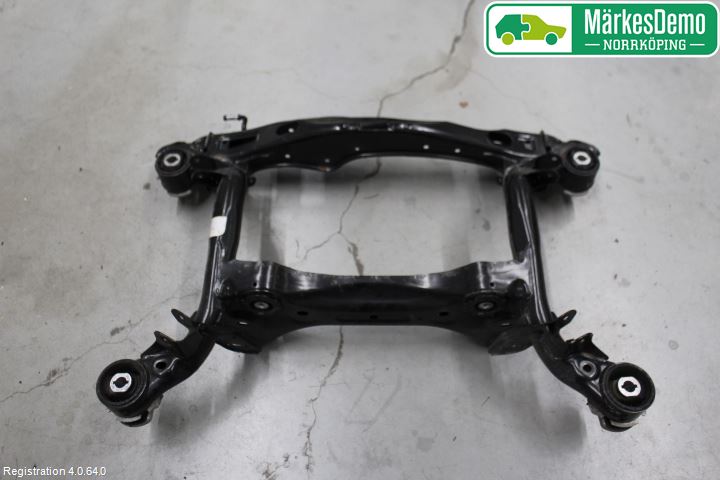 Audi A4/S4 B9 16-19 Bakaxelbalk