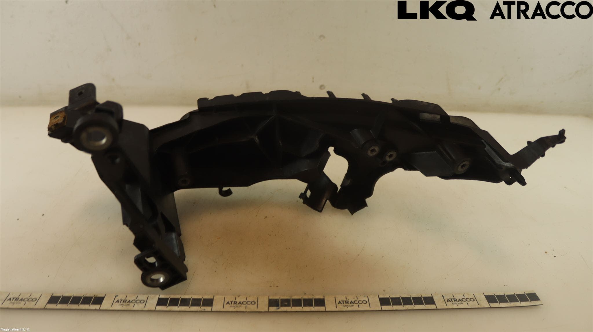 Audi A4 12-15 Strålkast Fästsarg