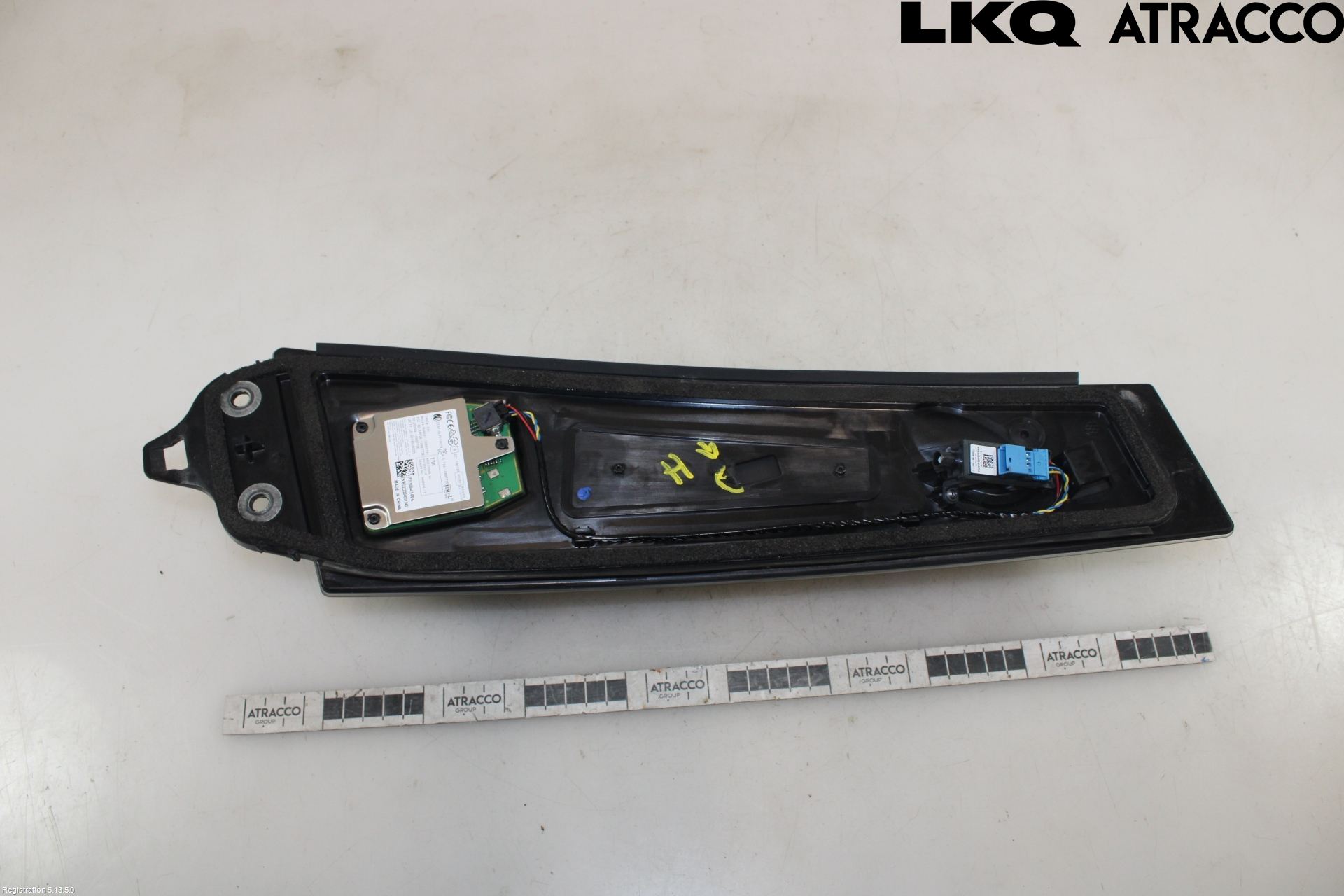 Tesla MODEL 3 17- Dörr Dekorlist Fram Hö