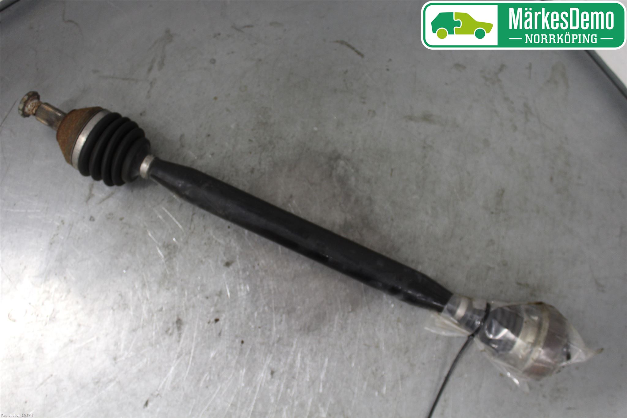 Volkswagen VW POLO 10-17 Drivaxel Fram Höger