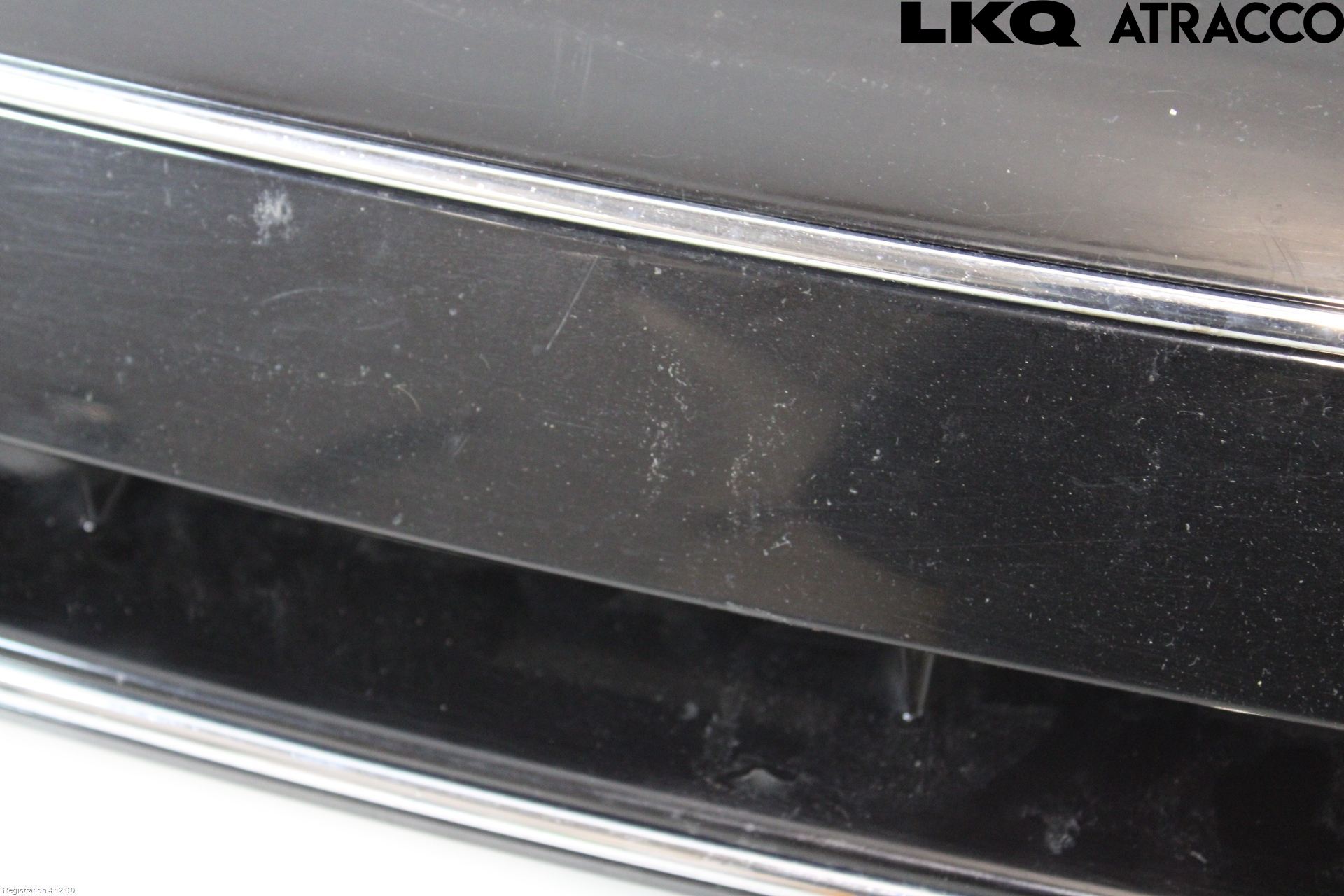 Volkswagen VW JETTA VI 11- Grill Komp