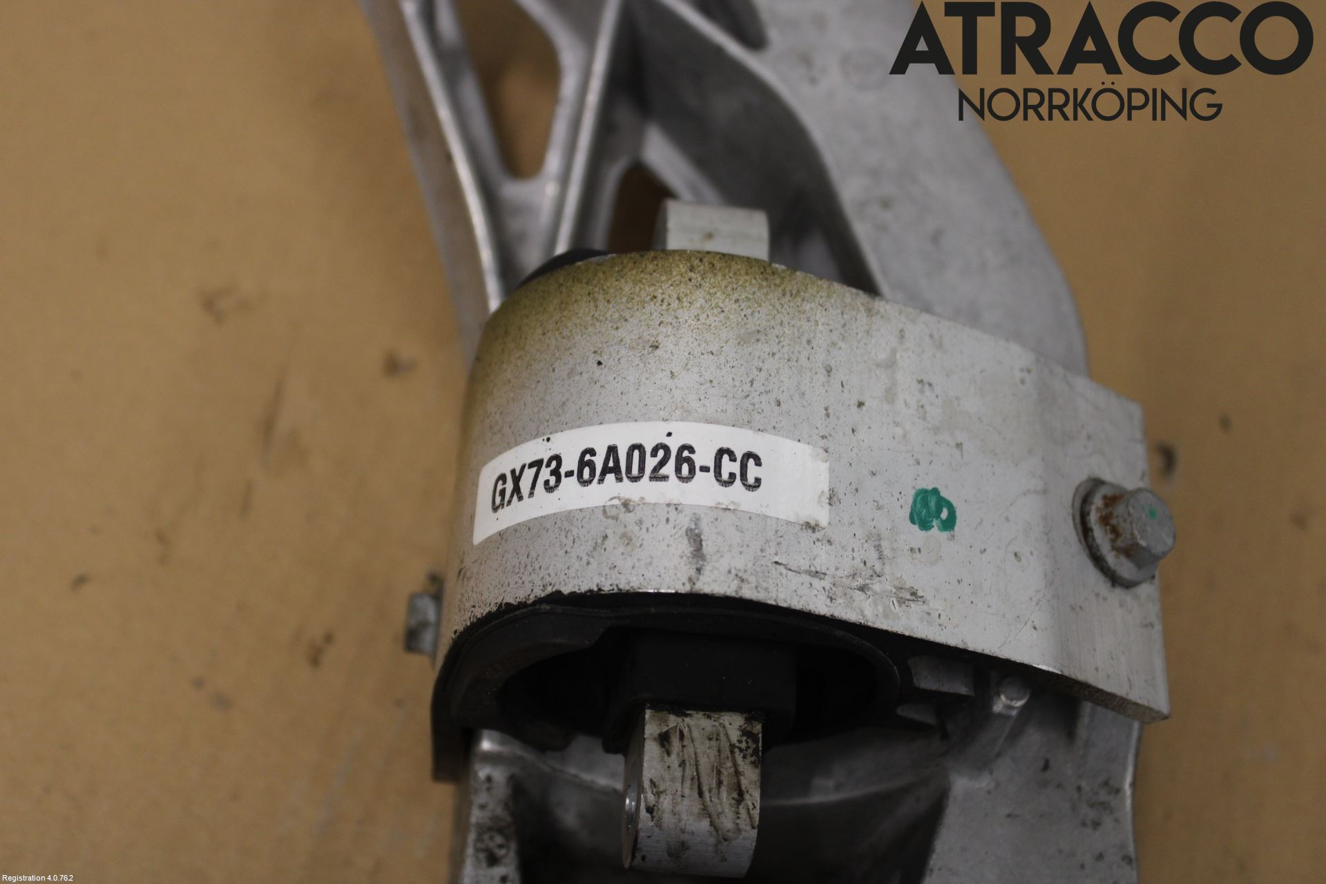 Jaguar XE (X760) 15-24 Motorfäste