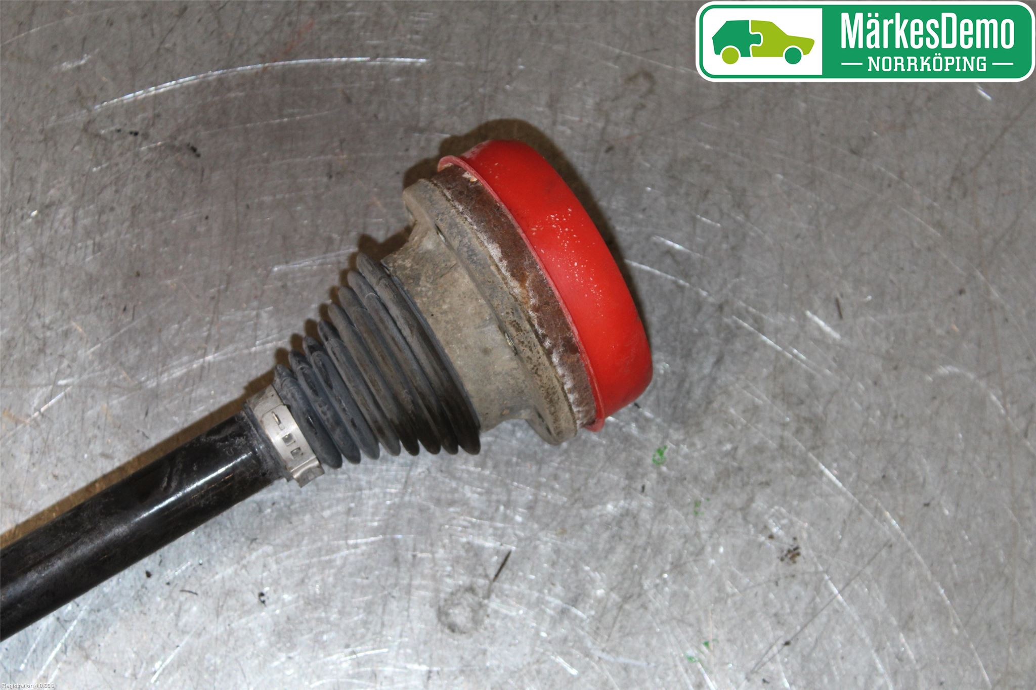 Volkswagen VW PASSAT 15-19 Drivaxel Bak Höger