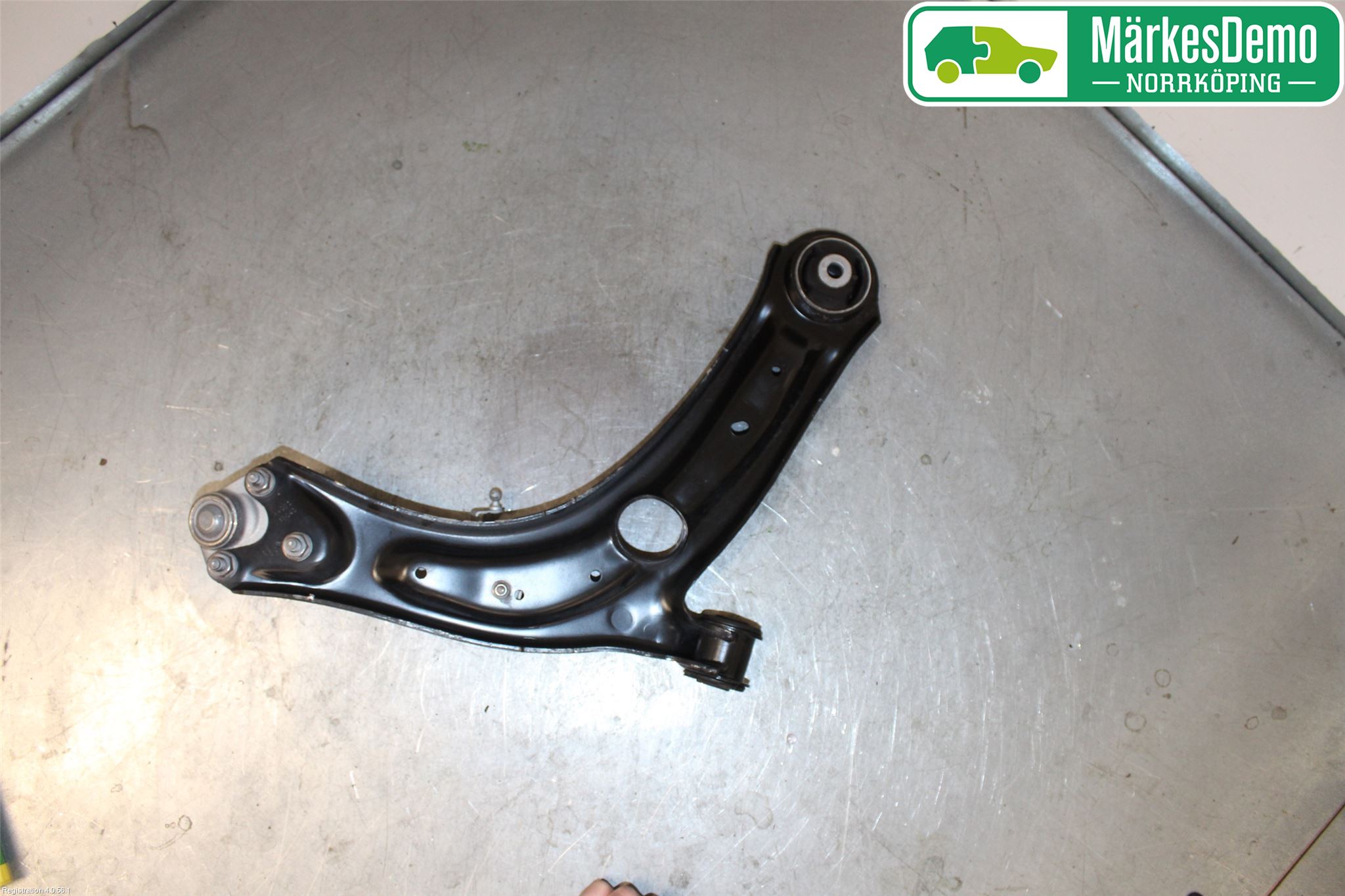 Skoda KODIAQ 17-24 Bärarm Fram Undre Vä