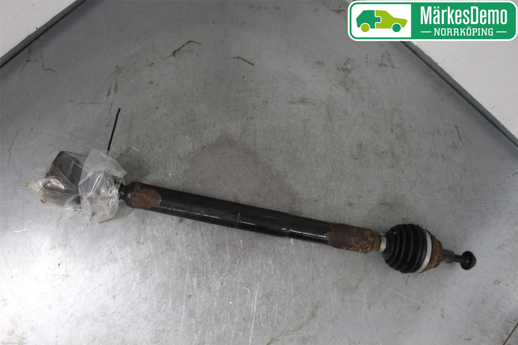 Volkswagen VW CADDY      04-10 Drivaxel Fram Höger