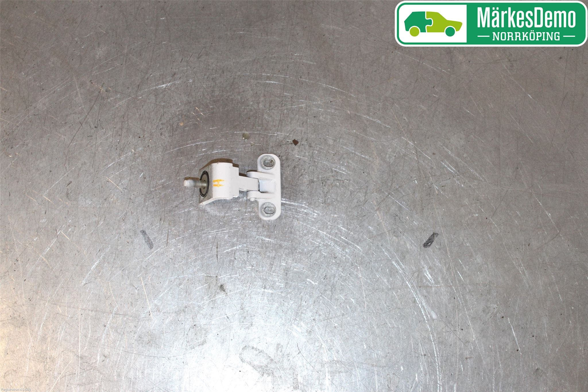 Audi Q2/SQ2 17- Bakluckegångjärn Hö